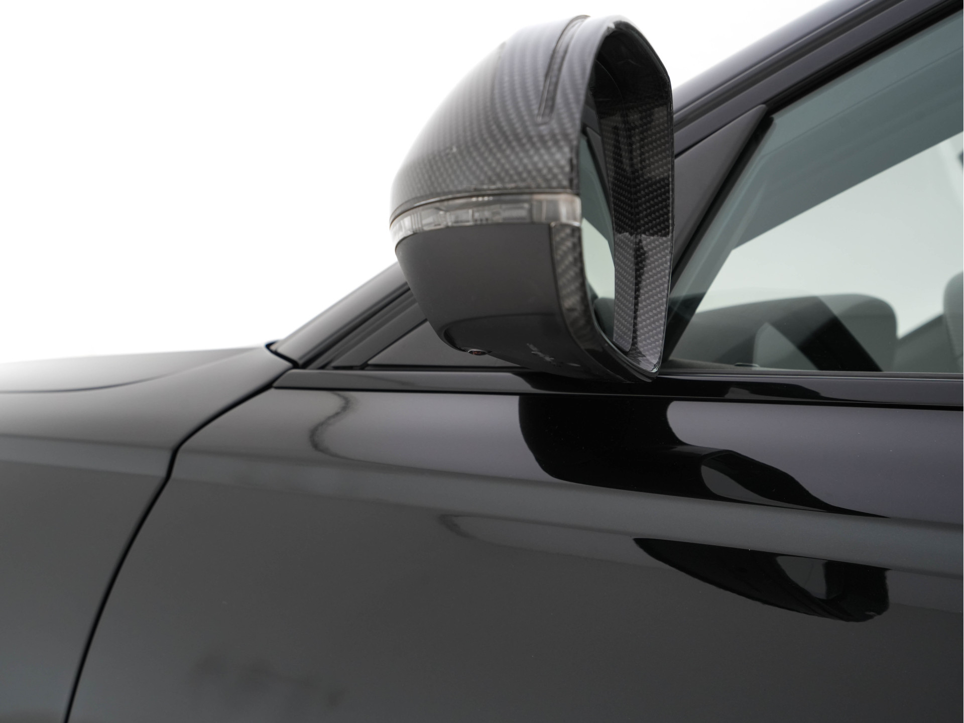 Audi RS6 Avant 4.0 TFSI Quattro *MILLITEK-EXHAUST | CERAMIC-BRAKES | PANO | LEATHER-ALCANTARA | FULL-LED | TOP-VIEW | BLIS | MEMORY-PACK | CARBON-INT. | BOSE-SOUND | LANE-ASSIST | KEYLESS | DAB+ | SPORT-SEATS | SHIFT-PADDLE