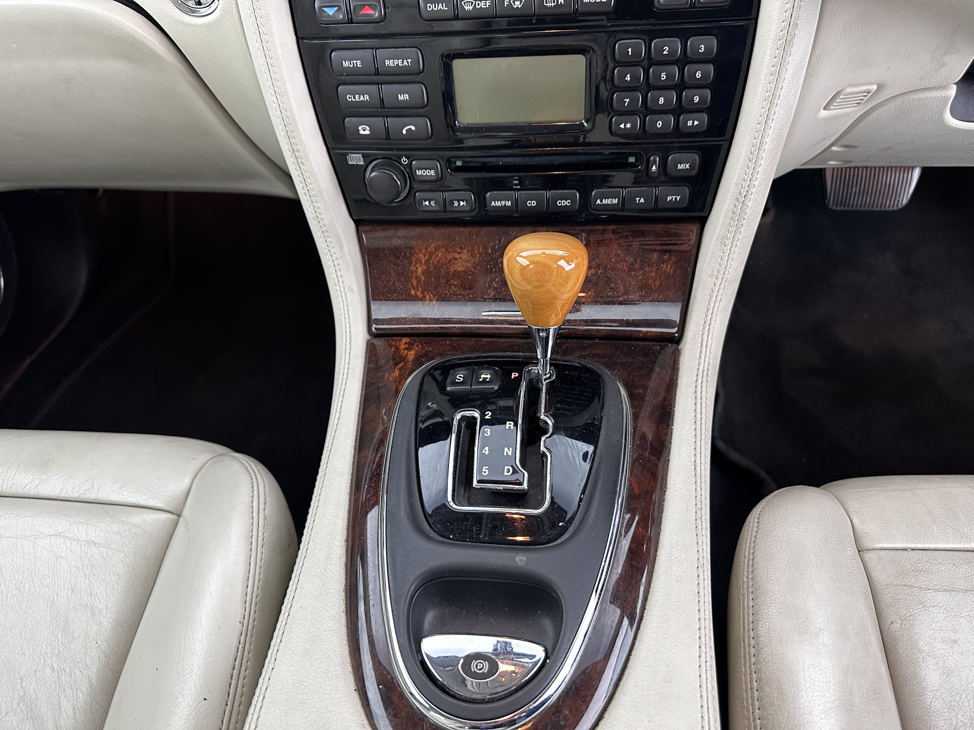 Jaguar XJ 3.5 V8 Executive [ Right-Hand-Drive ] Aut. *LEATHER | BI-XENON | ECC | WOODEN-INLAY | HEATED-COMFORTSEATS | MEMORY-PACK | JAGUAR-AUDIO | PDC | CRUISE | 18"ALU*