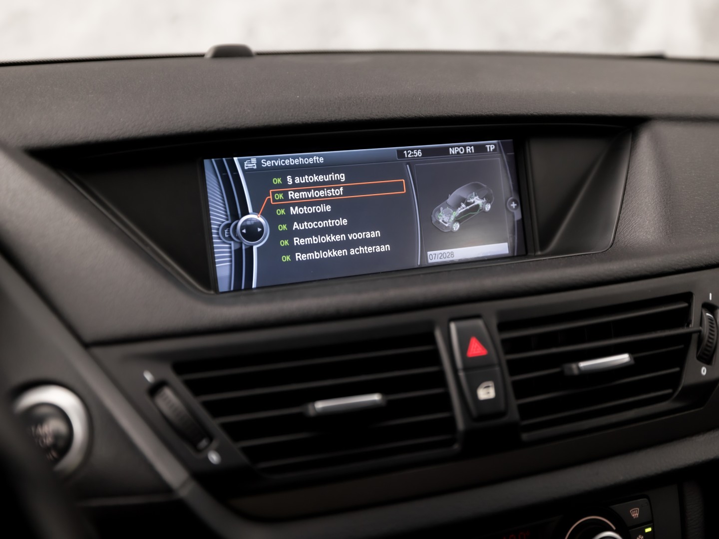 BMW X1 sDrive20i M Sport 184Pk Automaat (GROOT NAVI, CLIMATE, ALCANTARA, TREKHAAK, SPORTSTOELEN, XENON, ZWART HEMEL, PARKEERSENSOREN, NIEUWSTAAT)
