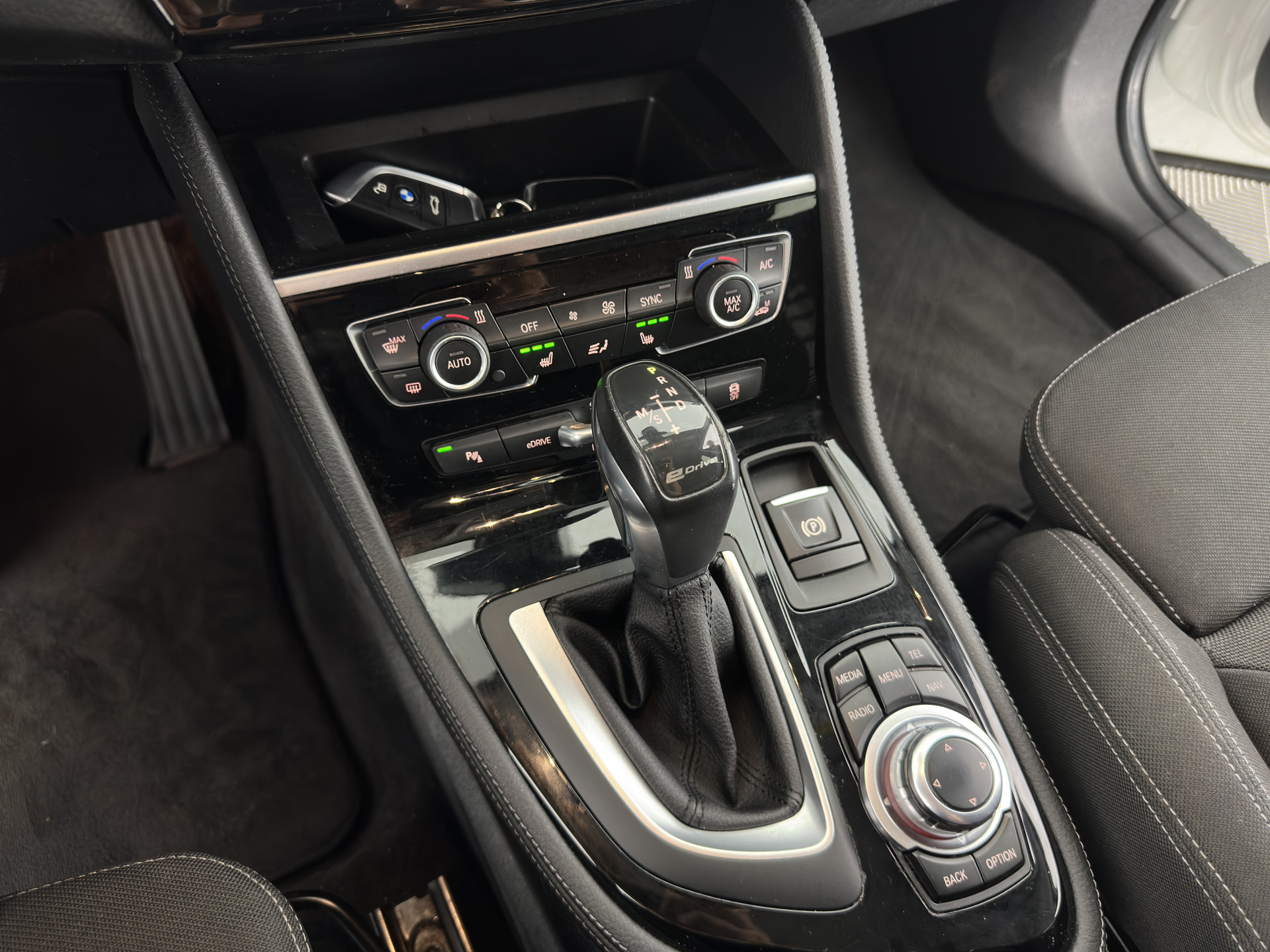 BMW 2-serie Active Tourer 225xe Sport-Line Centennial High Executive Aut. *FULL-LED | NAVI-FULLMAP | HEATED-SPORTSEATS | ECC | PRIVACY-GLASS | PDC | CRUISE | 18''ALU*