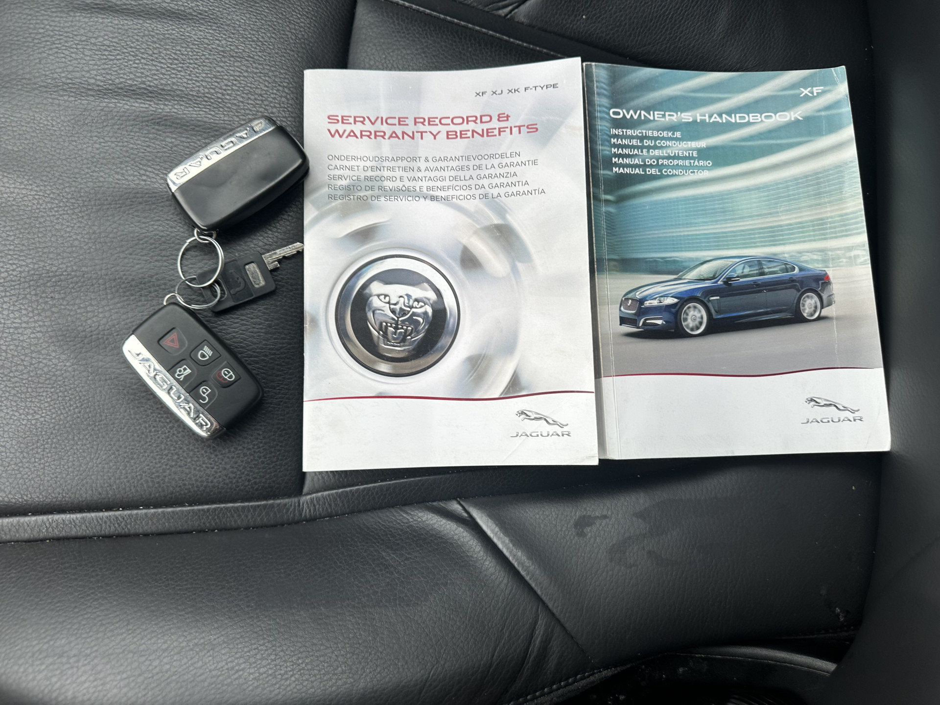 Jaguar XF 2.2D Aut. *LEATHER  | BI-XENON | NAVI-FULLMAP | CAMERA | ECC | PDC | CRUISE | HEATED-COMFORT-SEATS | KEYLESS | SHIFT-PADDLES | TOWBAR | 17"ALU*