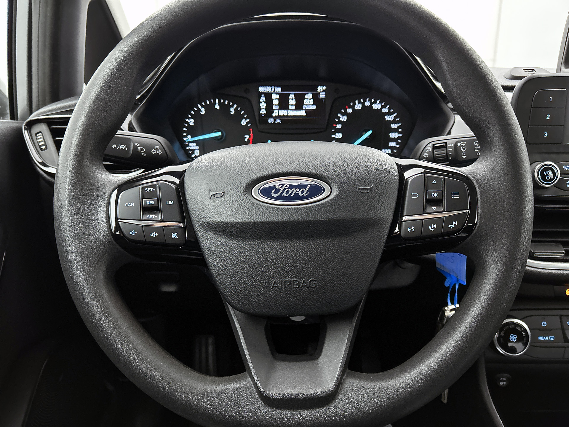 Ford Fiesta Trend 86PK | LM VELGEN | VERWARMDE VOORRUIT | PARK. SENSOREN