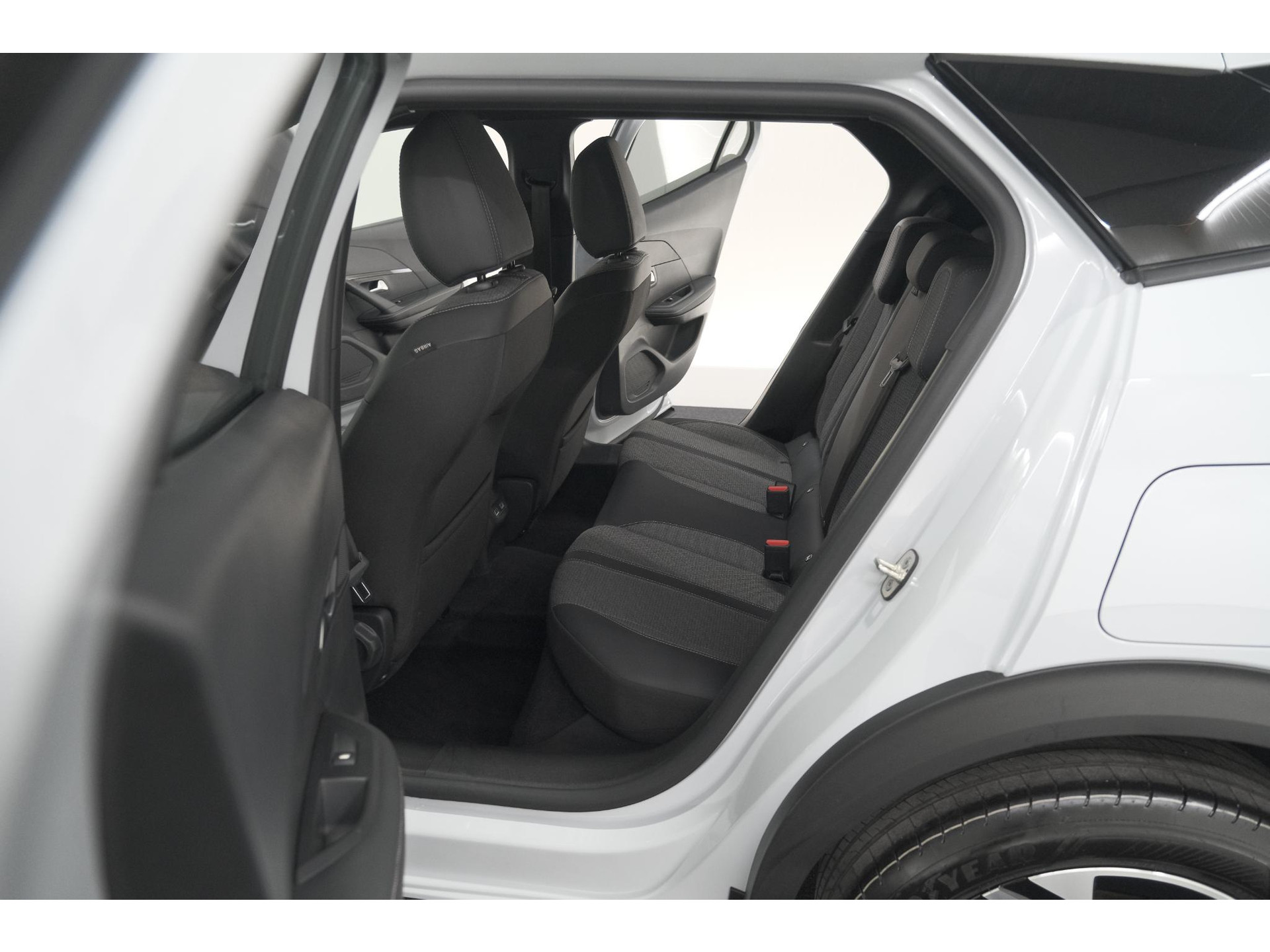 Peugeot 2008 PureTech 100 Allure | Apple Carplay | Parkeersensoren | Climate Control | Cruise Control