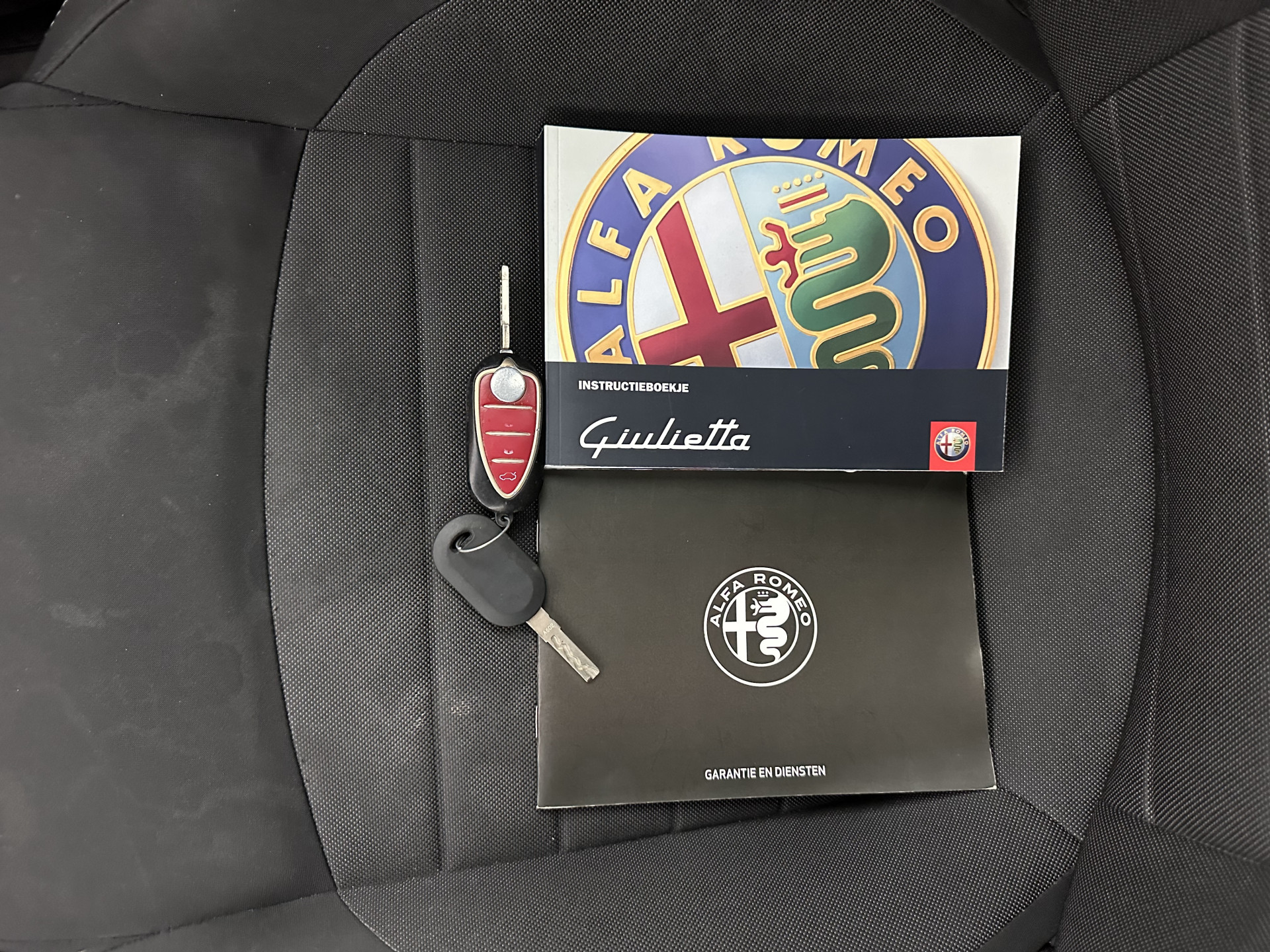 Alfa Romeo Giulietta 1.6 JTDm Super Aut. *NAVI-FULLMAP | SPORTSEATS | SHIFTPADDLES | ECC | PDC | CRUISE | 18''ALU*