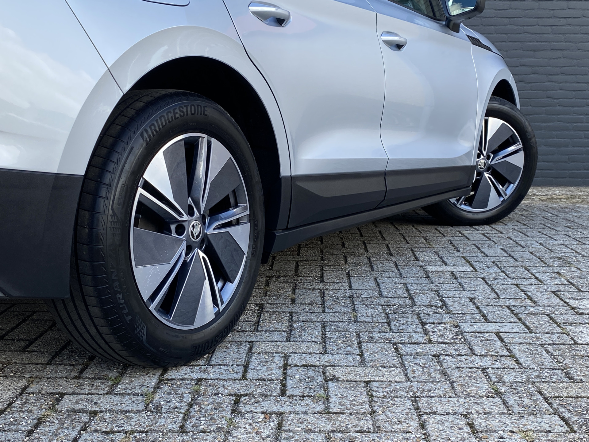 ŠKODA Enyaq iV 60 | 1e eigenaar | dealer onderhouden | navigatie | camera | sfeerverlichting | apple carplay | SOH 92%