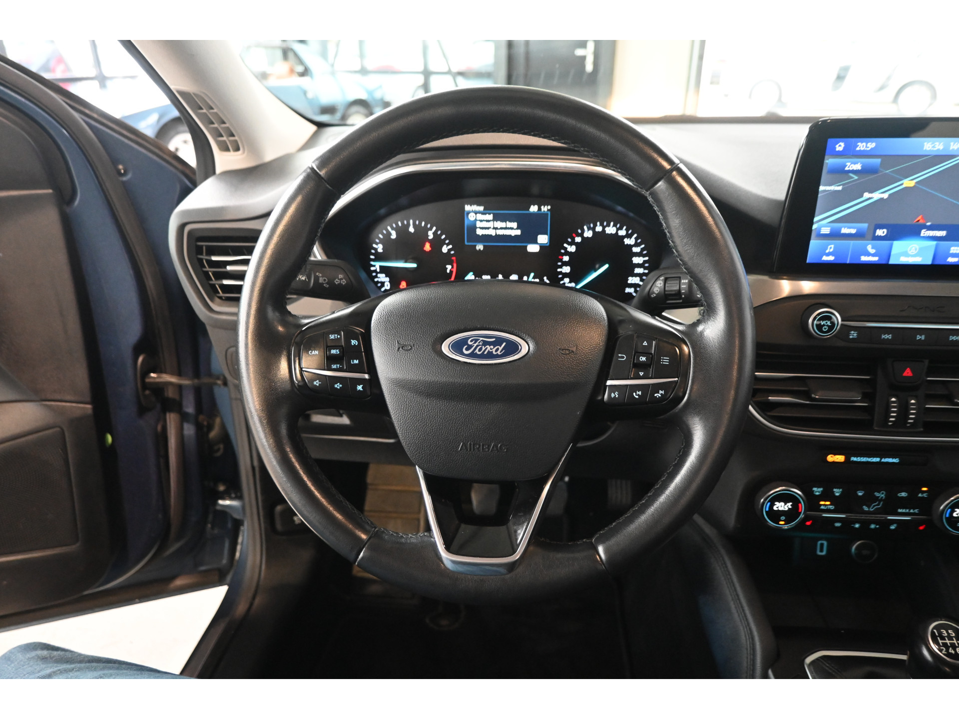 Ford Focus 1.0 EcoBoost Titanium Business Clima Navigatie Stuur/Stoelverwarming Rijklaarprijs! Inruil Mogelijk!