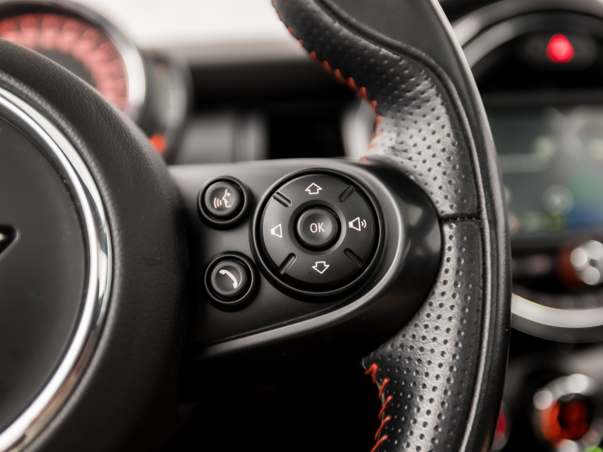 MINI Mini 1.5 Cooper Sport Automaat (PANORAMADAK, JCW PACK, NAVIGATIE, CLIMATE, ZWART HEMEL, SPORTSTOELEN, PARKEERSENSOREN, CRUISE, NIEUWE APK, NIEUWSTAAT)