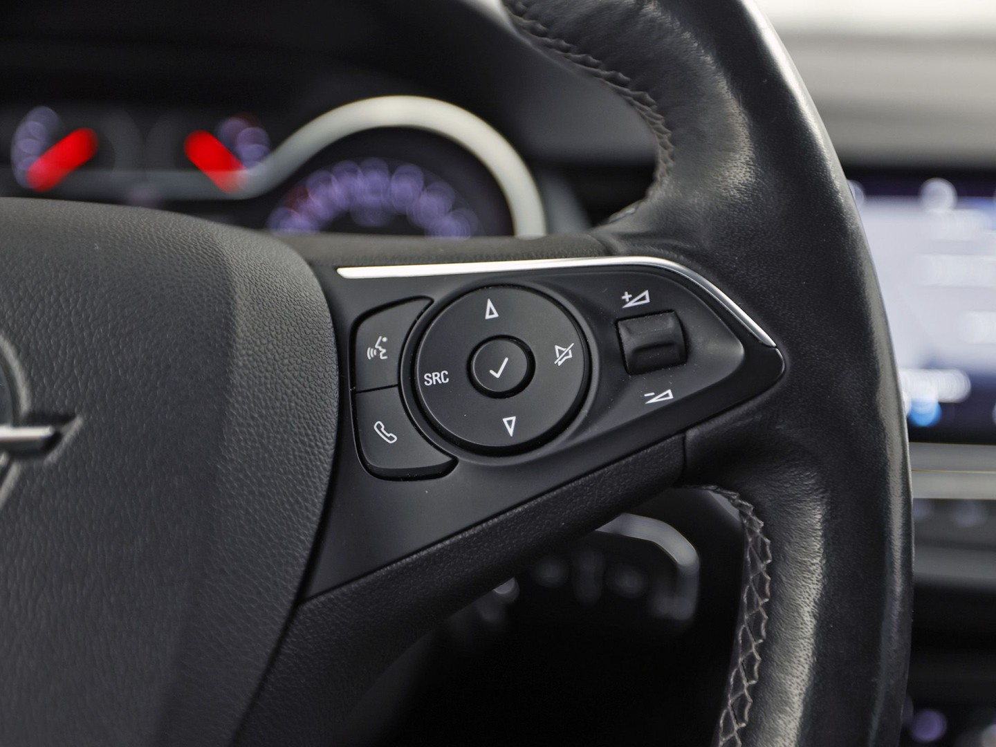 Opel Crossland 1.2 Turbo Elegance (APPLE CARPLAY, GROOT NAVI, CLIMATE, STUUR/STOELVERWARMING, SPORTSTOELEN, TREKHAAK, GETINT GLAS, CRUISE, NIEUWSTAAT)