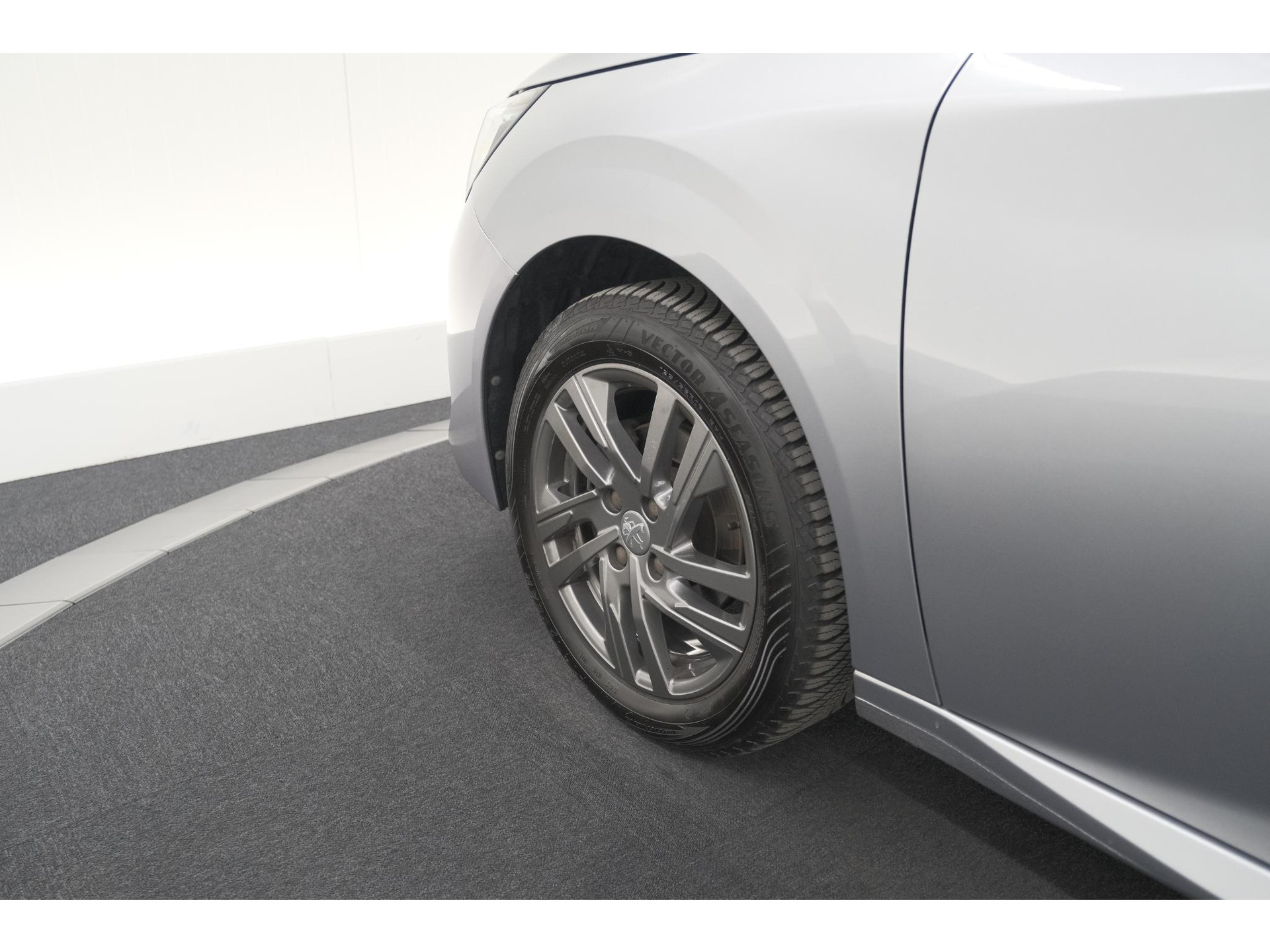 Peugeot 208 PureTech 75 Active Pack | Navigatie | Parkeersensoren | Apple Carplay | Allseason Banden