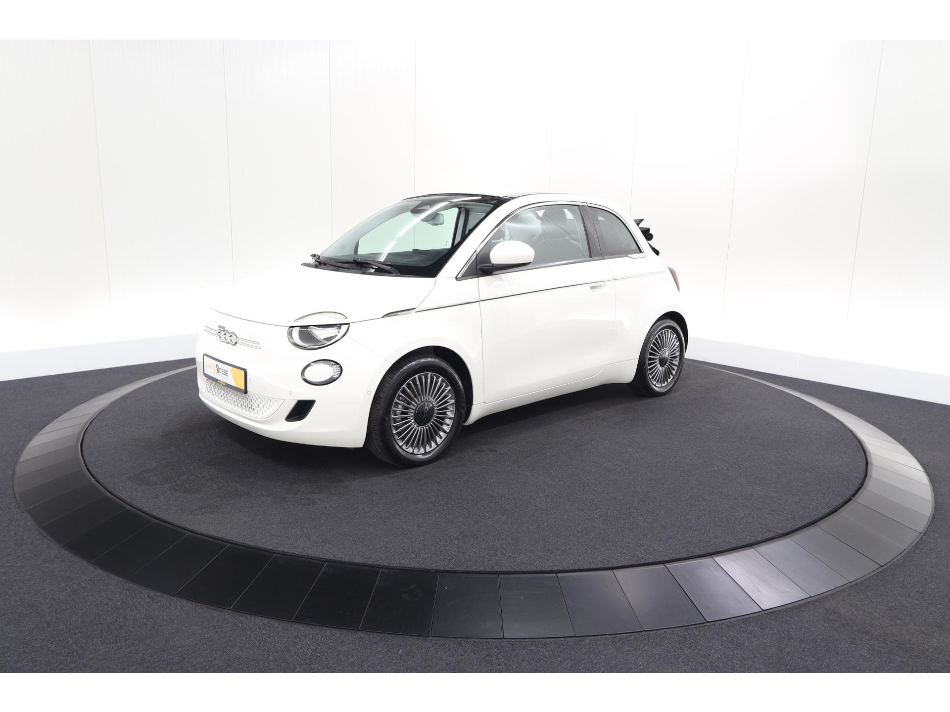 Fiat 500 C Icon 42 kWh | 97,3% SOH | Convenience Pack | Camera | Dodehoekdetectie | Stoelverwarming