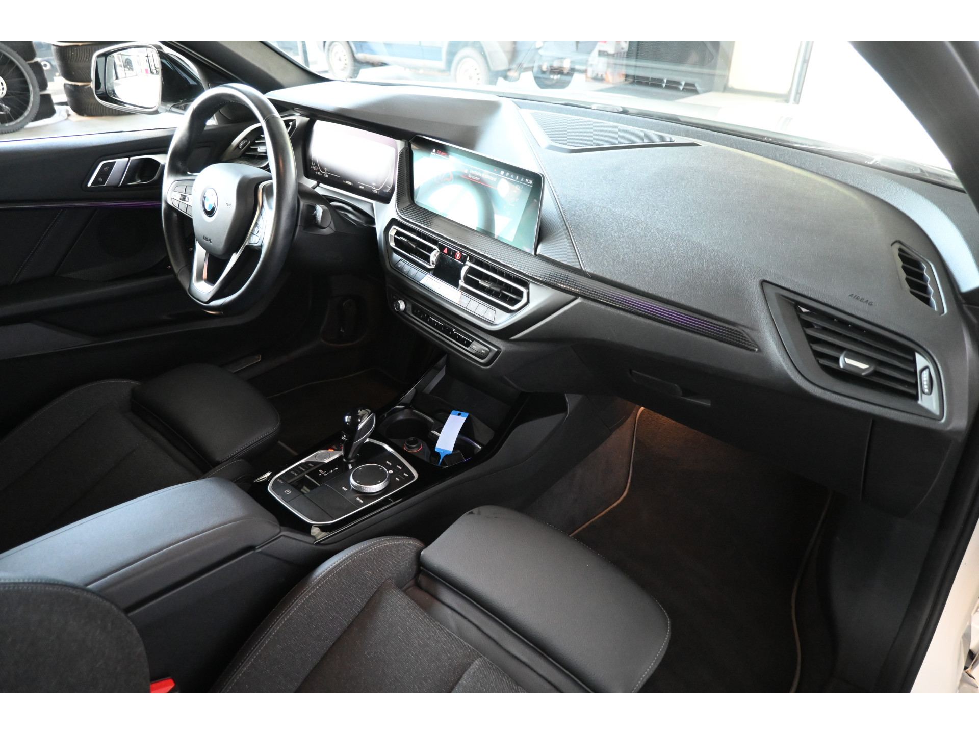 BMW 1-serie 118i High Executive Automaat Clima Virtual Cockpit LED Stoelverwarming CarPlay 100% Onderhouden! Inruil mogelijk!