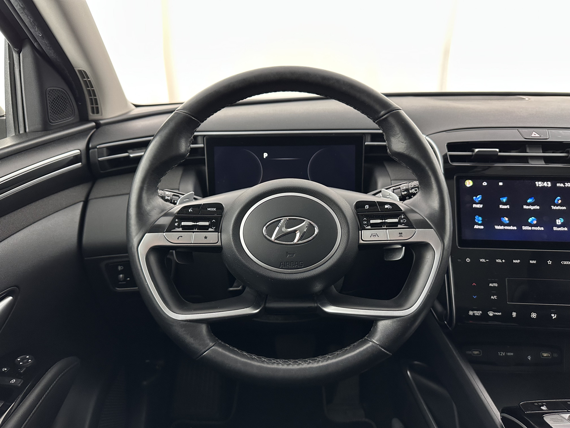 Hyundai Tucson 1.6 T-GDI PHEV Comfort Smart 4WD (INCL.BTW) *LEATHER | FULL-LED | ADAPTIVE-CRUISE | HEATED-COMFORTSEATS | KEYLESS | CAMERA | DIGI-COCKPIT | PRIVACY-GLASS | SHIFT-PADDLES | ECC | PDC | 19''ALU*