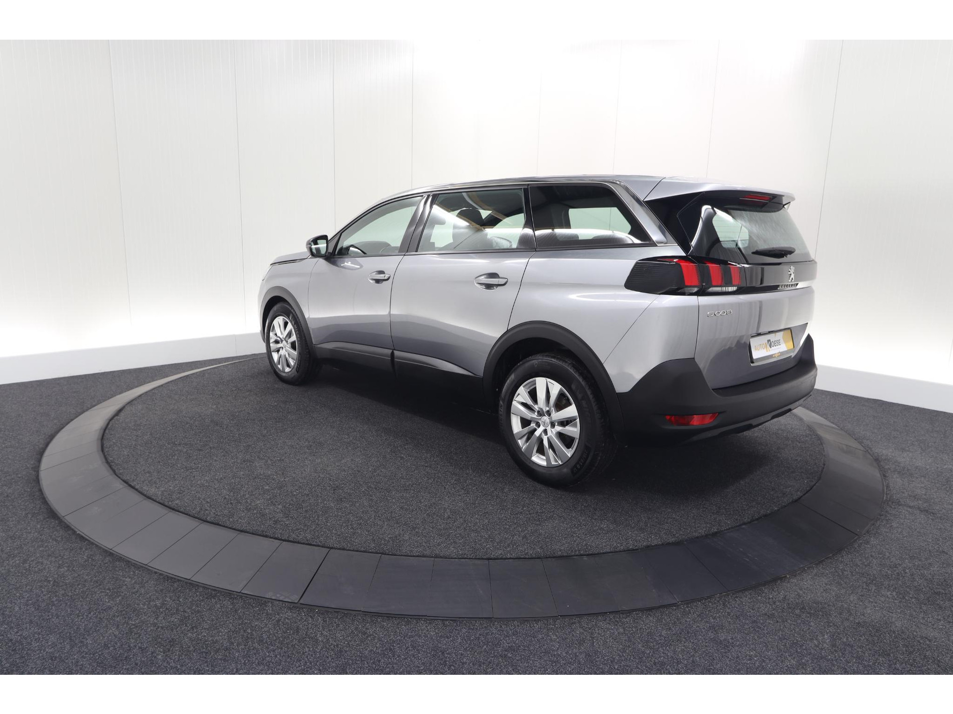 Peugeot 5008 PureTech 130 EAT8 Active Pack | 7 Zitplaatsen | Camera | Apple Carplay | Parkeersensoren