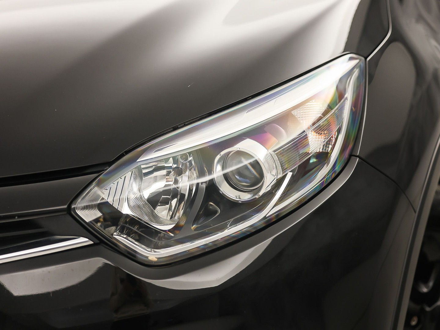 Renault Captur 0.9 TCe Dynamique Black Pack Automaat (NAP, NAVIGATIE, CLIMATE, GETINT GLAS, CAMERA, SPORTSTOELEN, CRUISE, ELEK PAKKET, NIEUWSTAAT)