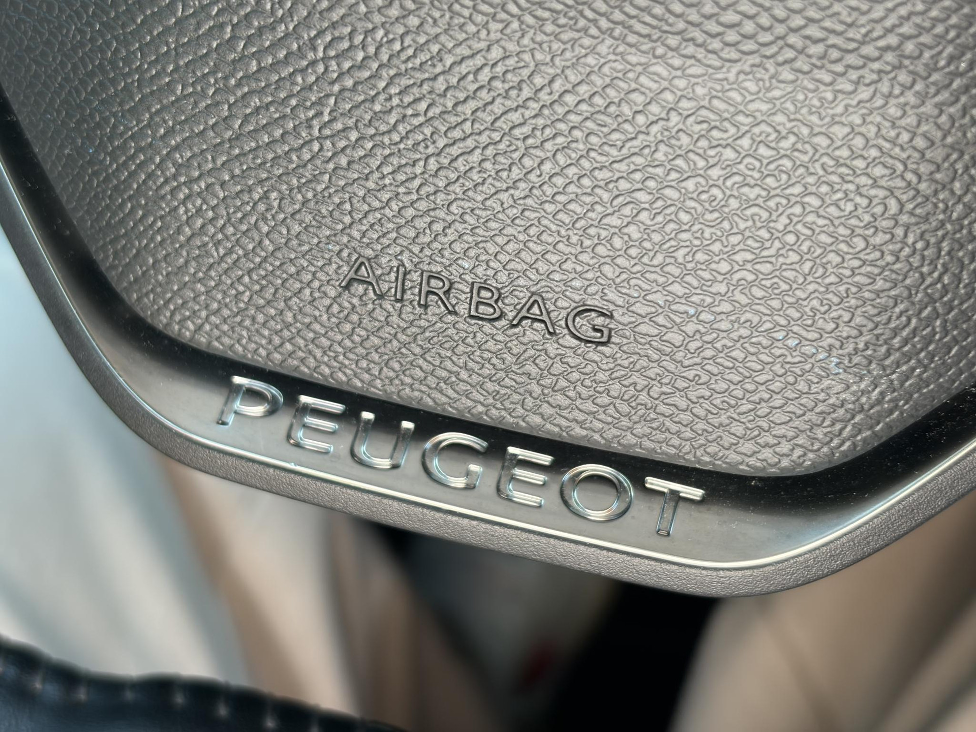 Peugeot 208 1.2 PureTech Blue Lease Active 2e Eigenaar,D-riem vv in 11-2025,Camera,Navi,Carplay,75pk,Clima,Cruise,Rijstrooksensor,Pdc,Lm velgen,N.A.P,Apk tot 11-2027