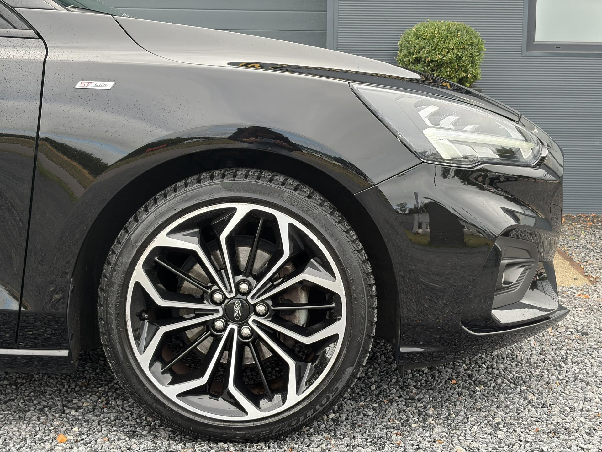 Ford Focus 1.0 EcoBoost ST Line Business 2e Eigenaar l Navi l Clima l Cruise l 125pk l Keyless l Pdc V+A l 18 '' Lmv  l N.A.P l Apk tot 02-2028