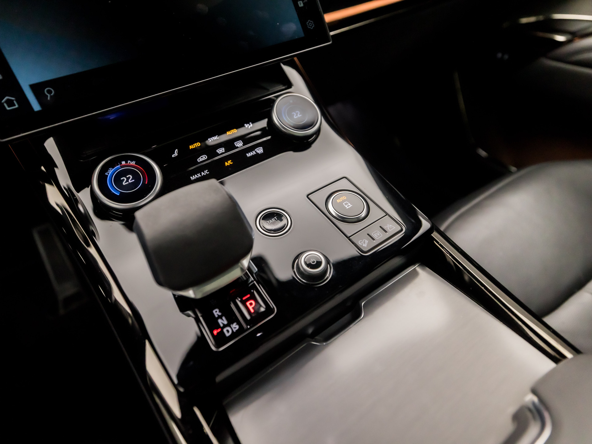 Land Rover Range Rover Sport 3.0 P460e Dynamic PHEV 441Pk Automaat (PANORAMADAK, LUCHTVERING, MERIDIAN AUDIO, STOELVERWARMING EN KOELING, 360 CAMERA, MEMORY SEATS, ADAPTIVE CRUISE, KEYLESS, NIEUWSTAAT)