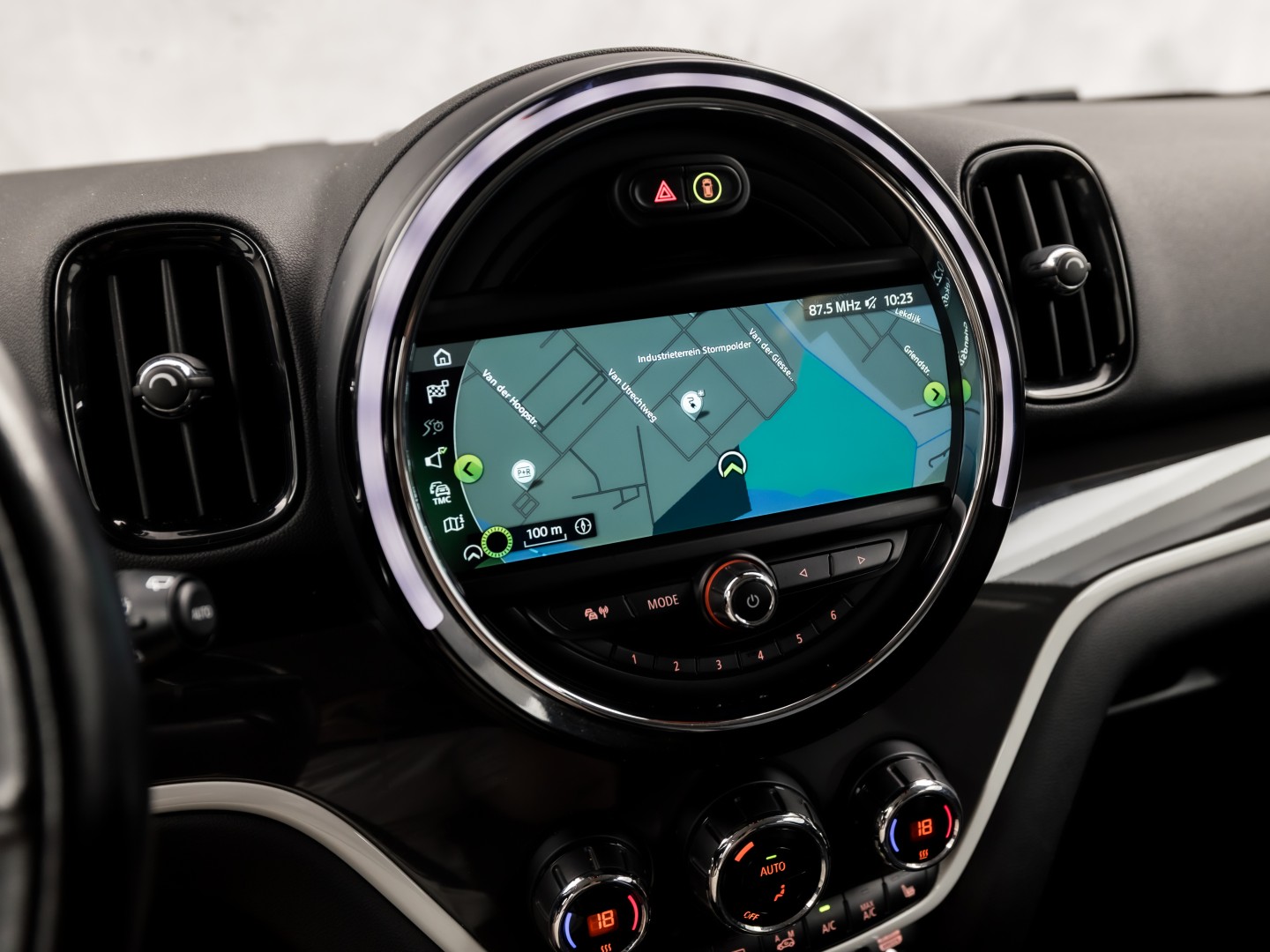 MINI Countryman 1.5 Cooper SE ALL4 Chili 225Pk Automaat (APPLE CARPLAY, GROOT NAVI, LEDER, STOELVERWARMING, SPORTSTOELEN, GETINT GLAS, ADAPTIVE CRUISE, NIEUWSTAAT)