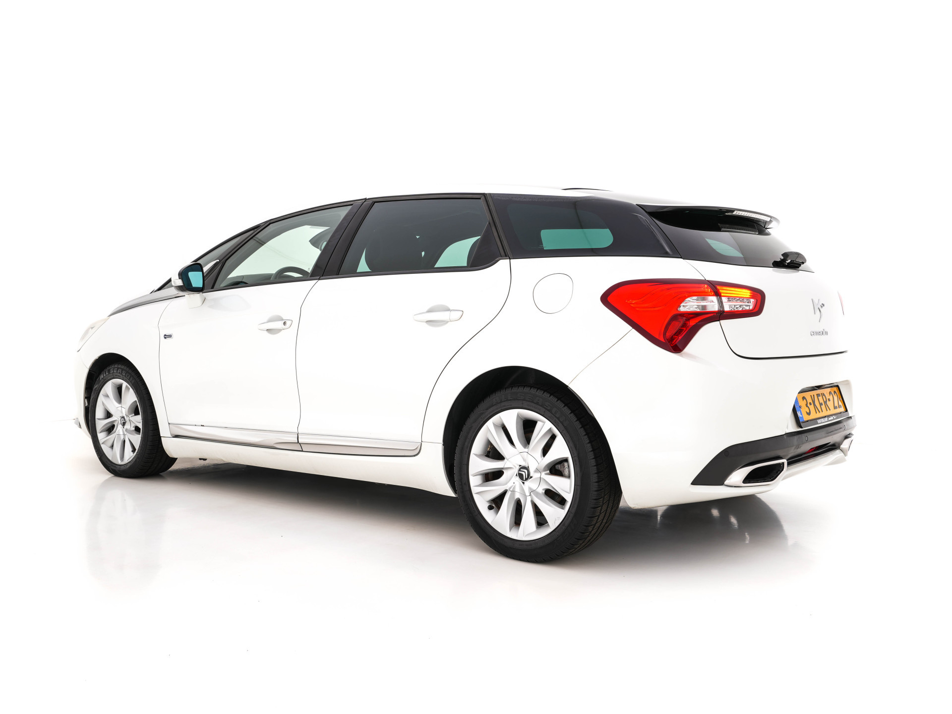 Citroën DS5 2.0 Hybrid4 Business Executive Aut. *PANO | TWO-TONE-LEATHER | MEMORY-PACK | NAVI-FULLMAP | XENON | KEYLESS | CAMERA | HEAD-UP | MASSAGE-SEAT | CRUISE | SPORT-SEATS | 17"ALU*