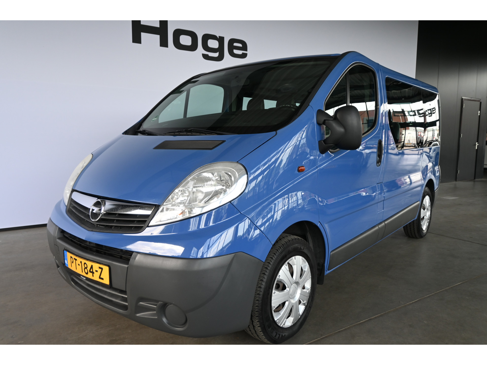 Opel Vivaro Combi 2.5 CDTI L1H1 Automaat 9 Persoons Airco Trekhaak Rijklaarprijs! Inruil Mogelijk!