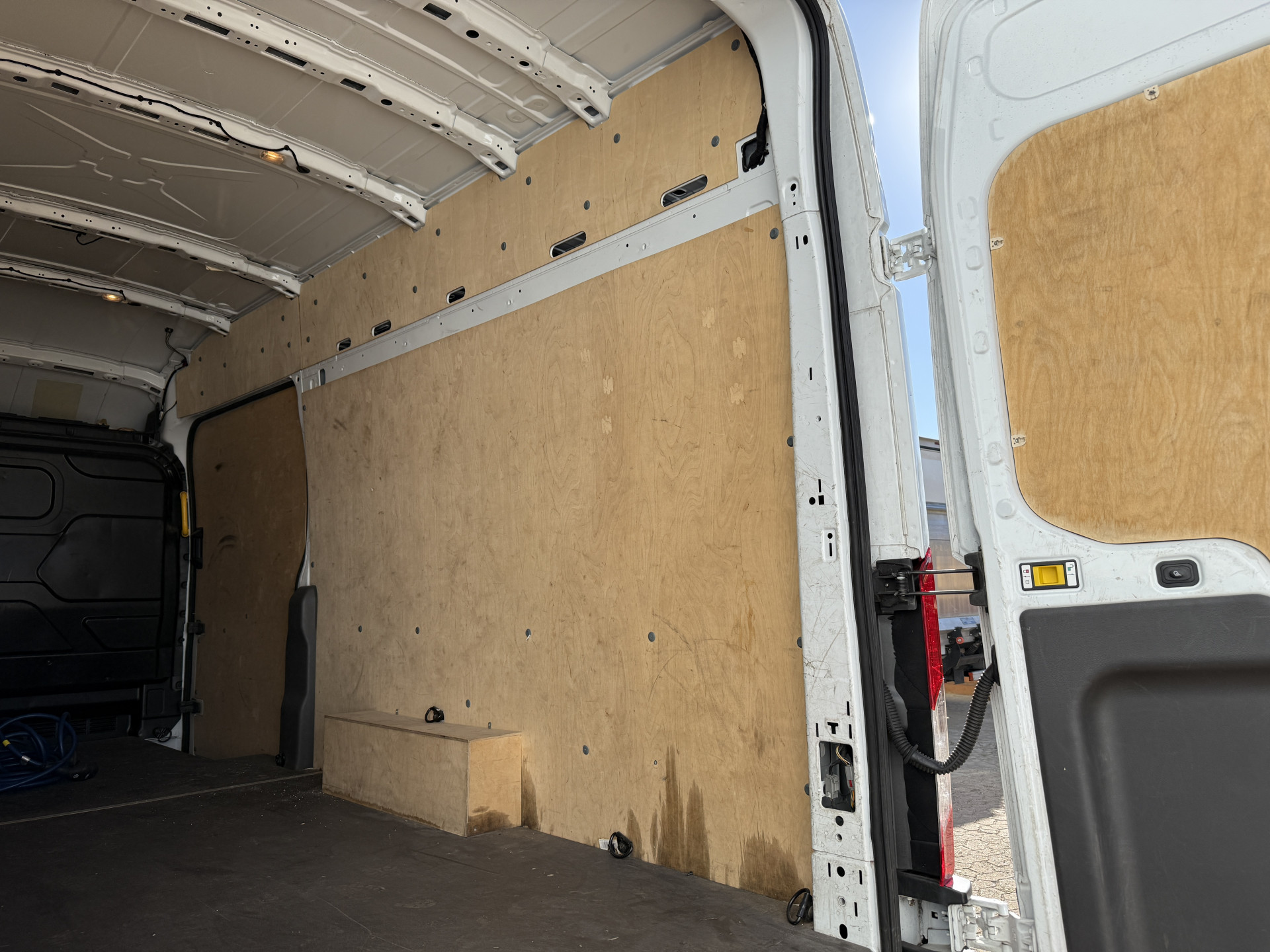 Ford e-Transit 68kWh 184PK L4H3 317km WLTP 93.7% (SOH) BEV Snelladen Carplay Climate control 360° Camera Parkeersensoren v+a Stoelverwarming