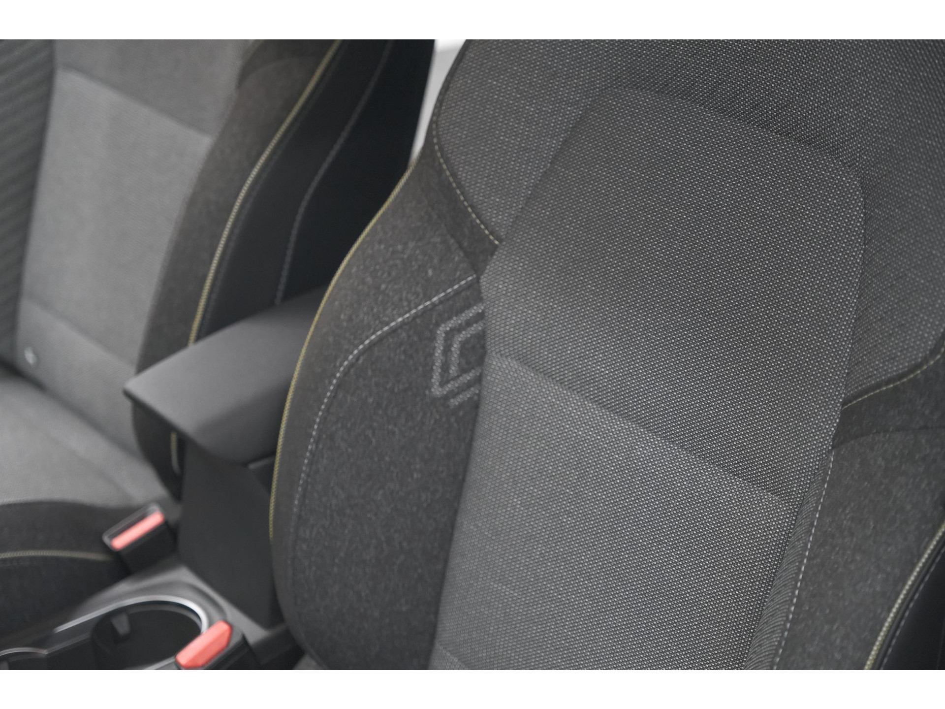 Renault Captur 1.3 mild hybrid 160 techno | Trekhaak | Pack Winter | Camera | Adaptieve Cruise
