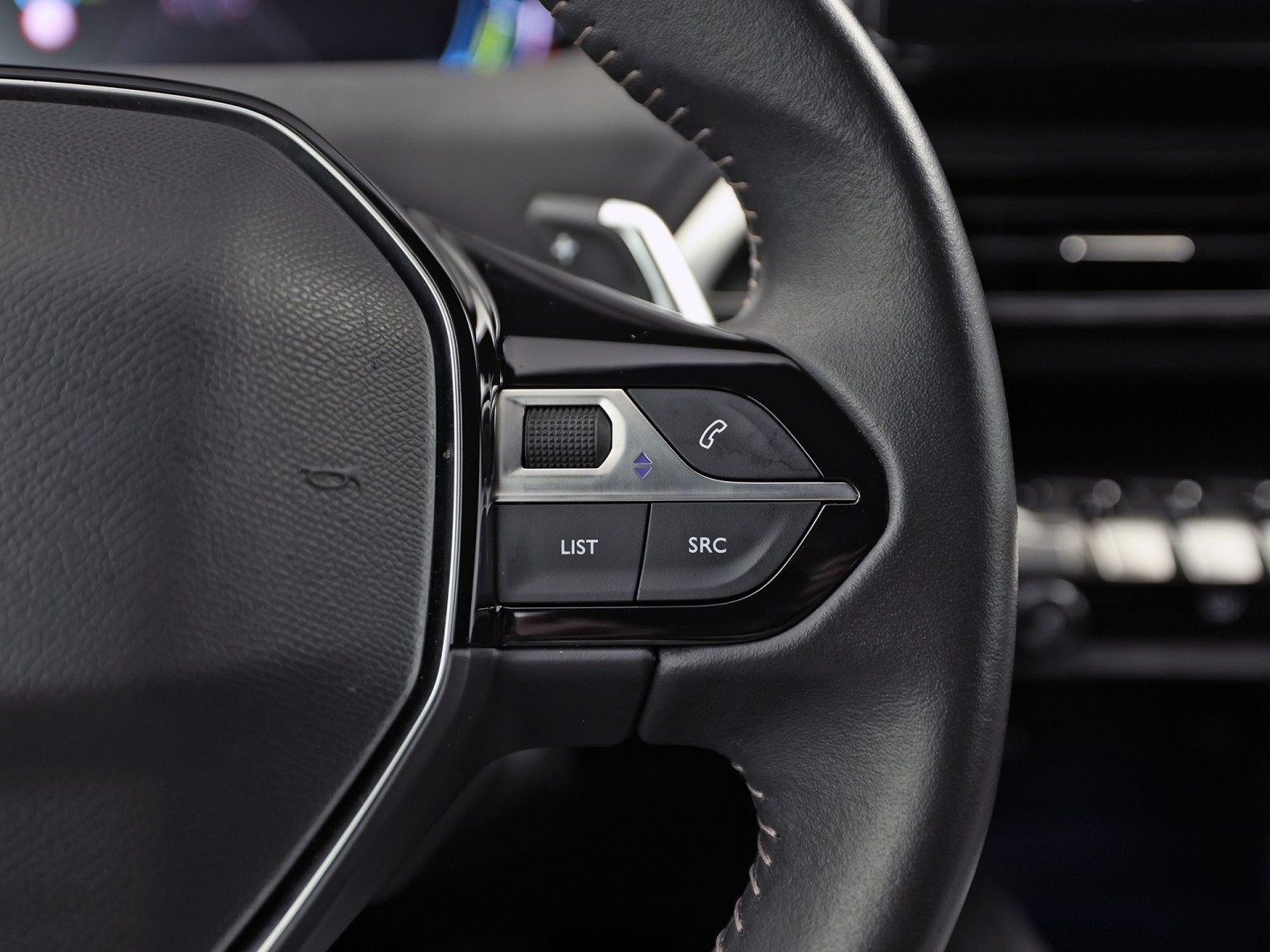 Peugeot 3008 1.6 HYbrid 225 Allure Sport 225Pk Automaat (APPLE CARPLAY, GROOT NAVI, 360 CAMERA, KEYLESS, SPORTSTOELEN, LEDER, GETINT GLAS, ZWART HEMEL, NIEUWSTAAT)