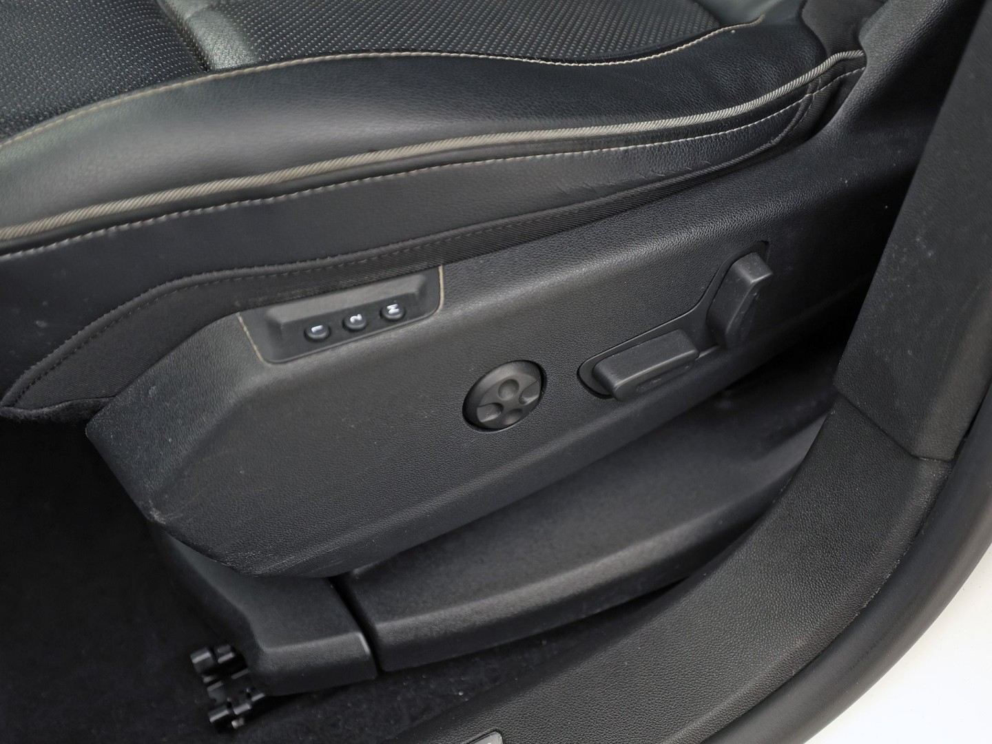 Opel Grandland X 1.2 Turbo Innovation Sport (APPLE CARPLAY, STOELKOELING/VERWARMING, MEMORY SEAT, 360 CAMERA, LEDER, GETINT GLAS, STUURWIEL VERWARMD, NIEUWE APK, NIEUWSTAAT)