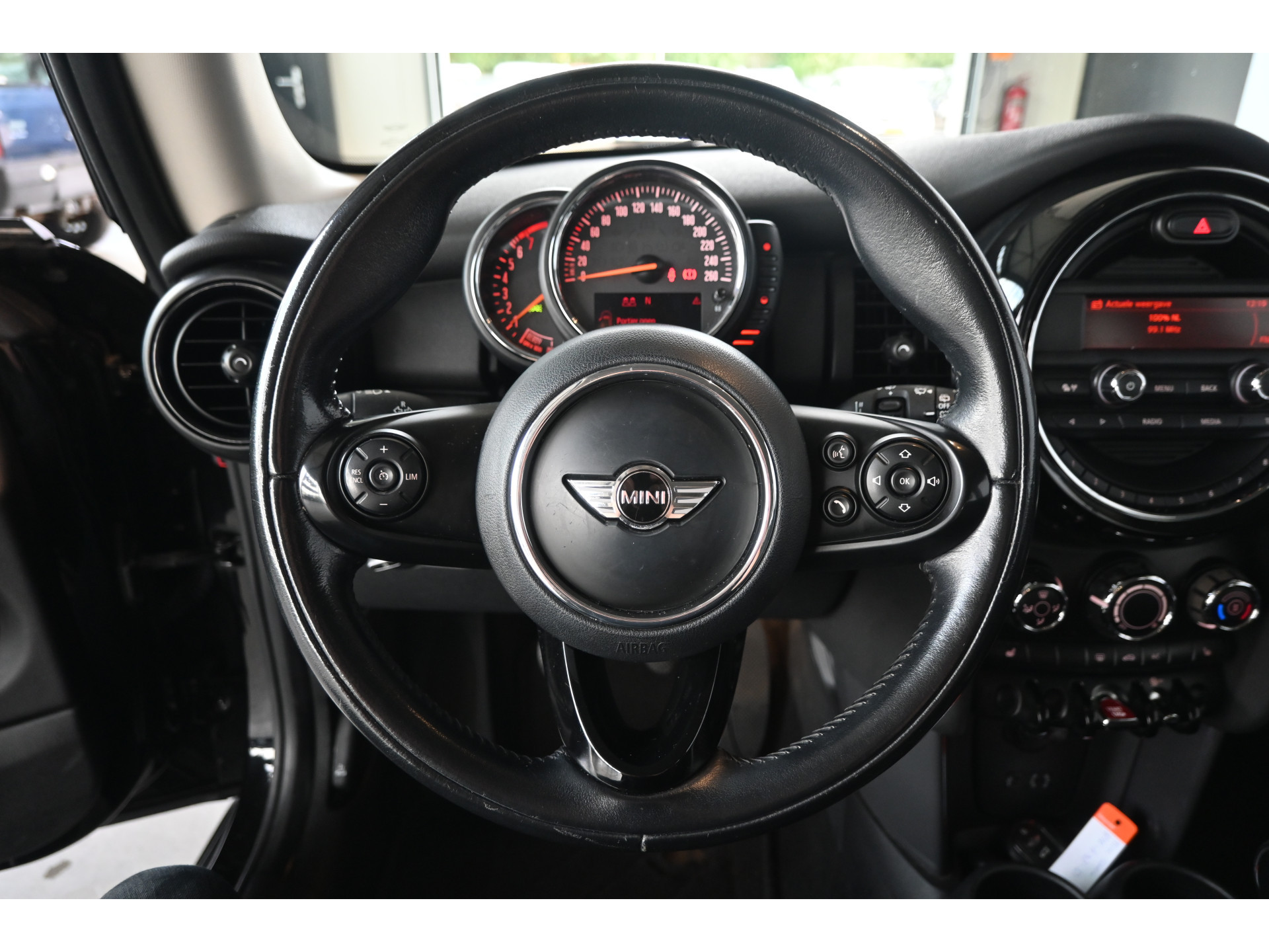 MINI 3-Deurs 1.2 One Business Airco Cruise Lichtmetaal PDC Stoelverwarming Rijklaarprijs! Inruil Mogelijk!