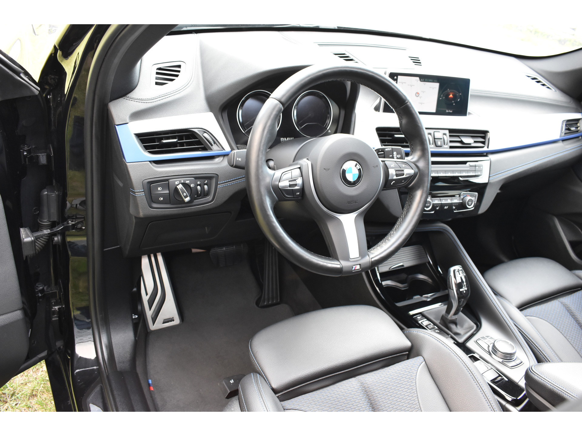 BMW X1 sDrive18i M-Pakket Carplay/Navi Panoradak Automaat Led Stoelverwarming