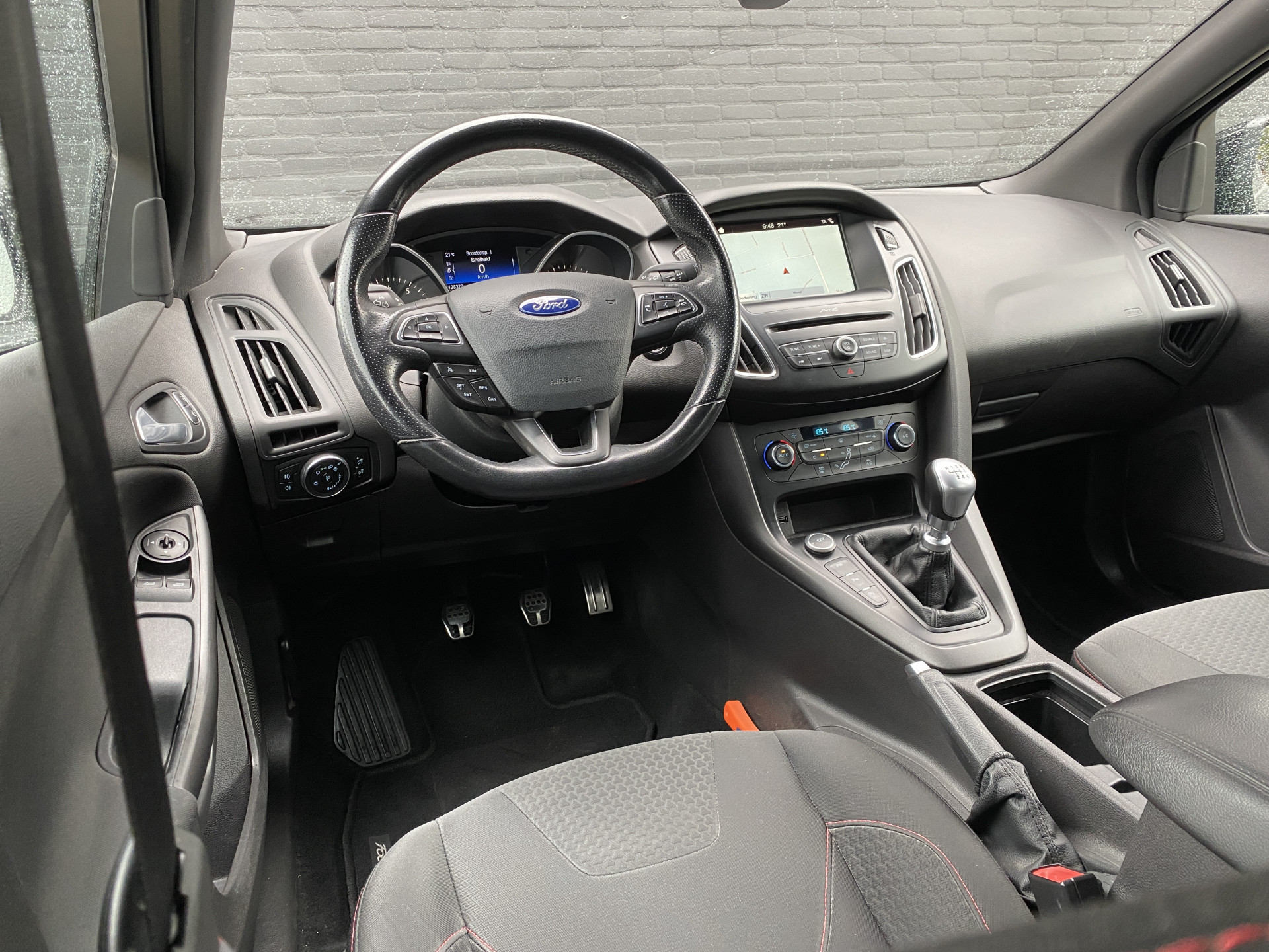Ford Focus 1.5 ST-Line 150 pk | navigatie | cruise control | trekhaak | all season banden | carplay | parkeersensoren