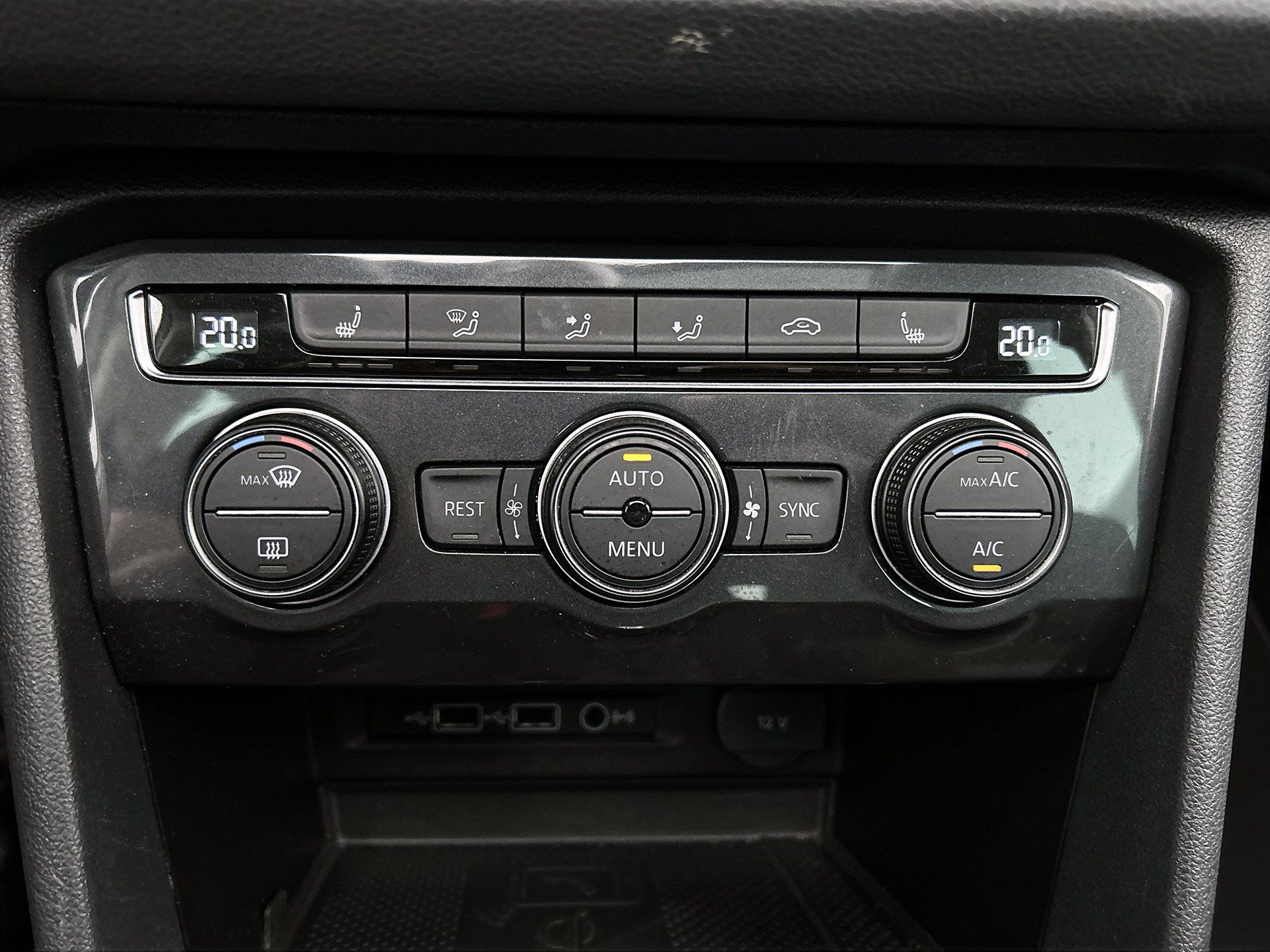 Volkswagen Tiguan 2.0 TSI 4Motion Highline Business R | PANORAMA | HEAD UP | ADAPTIVE | ELEKTR. A-KLEP | STOELVERW. | NAVI |