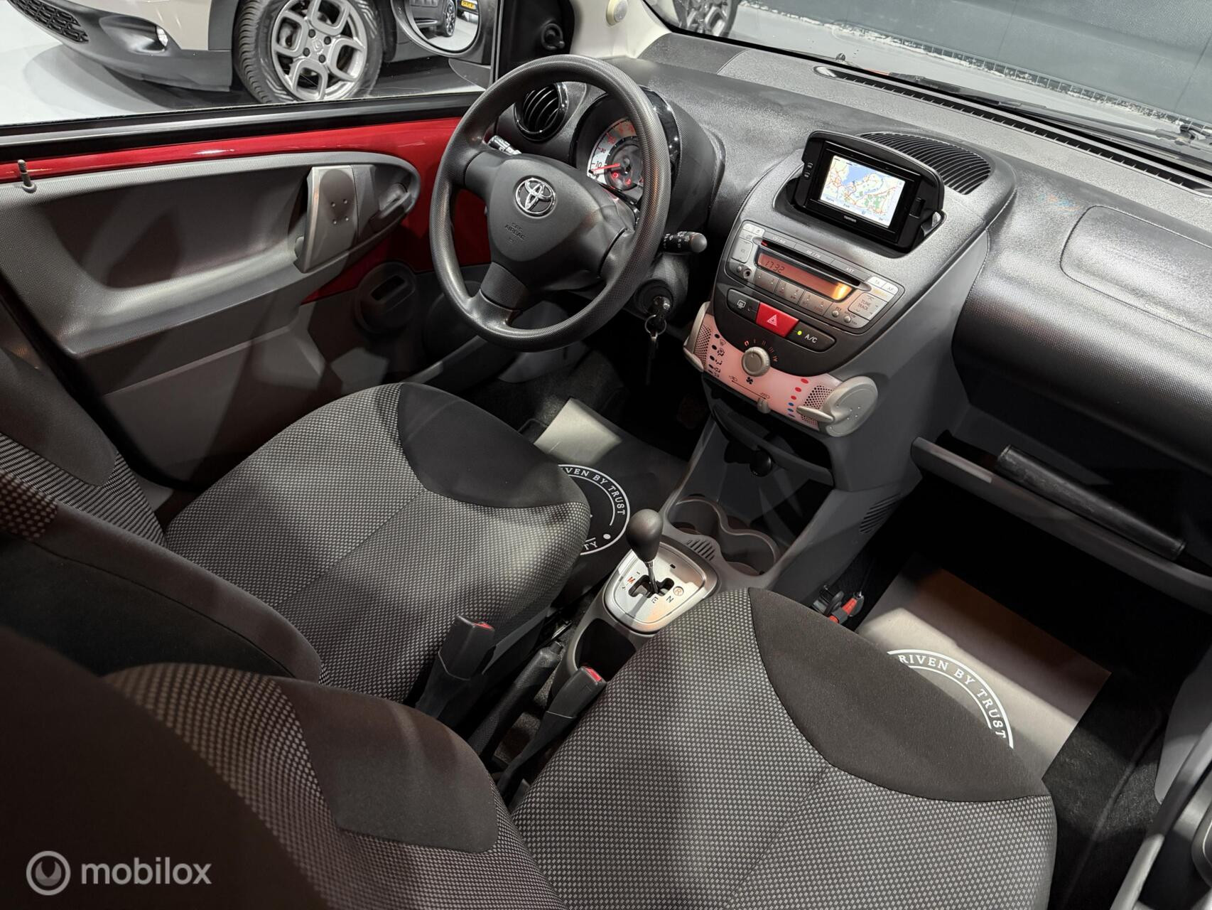 Toyota Aygo 1.0-12v Aspiration Red Navigator|Automaat|NAP|Navi