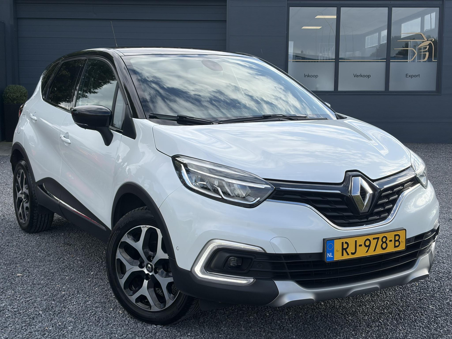 Renault Captur 0.9 TCe Intens ✓1e Eigenaar✓Camera ✓Keyless✓Airco✓Cruise✓Dealer Onderhouden✓LED koplampen✓Dodehoeksensor✓17'' Lm velgen✓Pdc V+A✓N.A.P✓Bj 12-2017✓Apk tot 01-2027