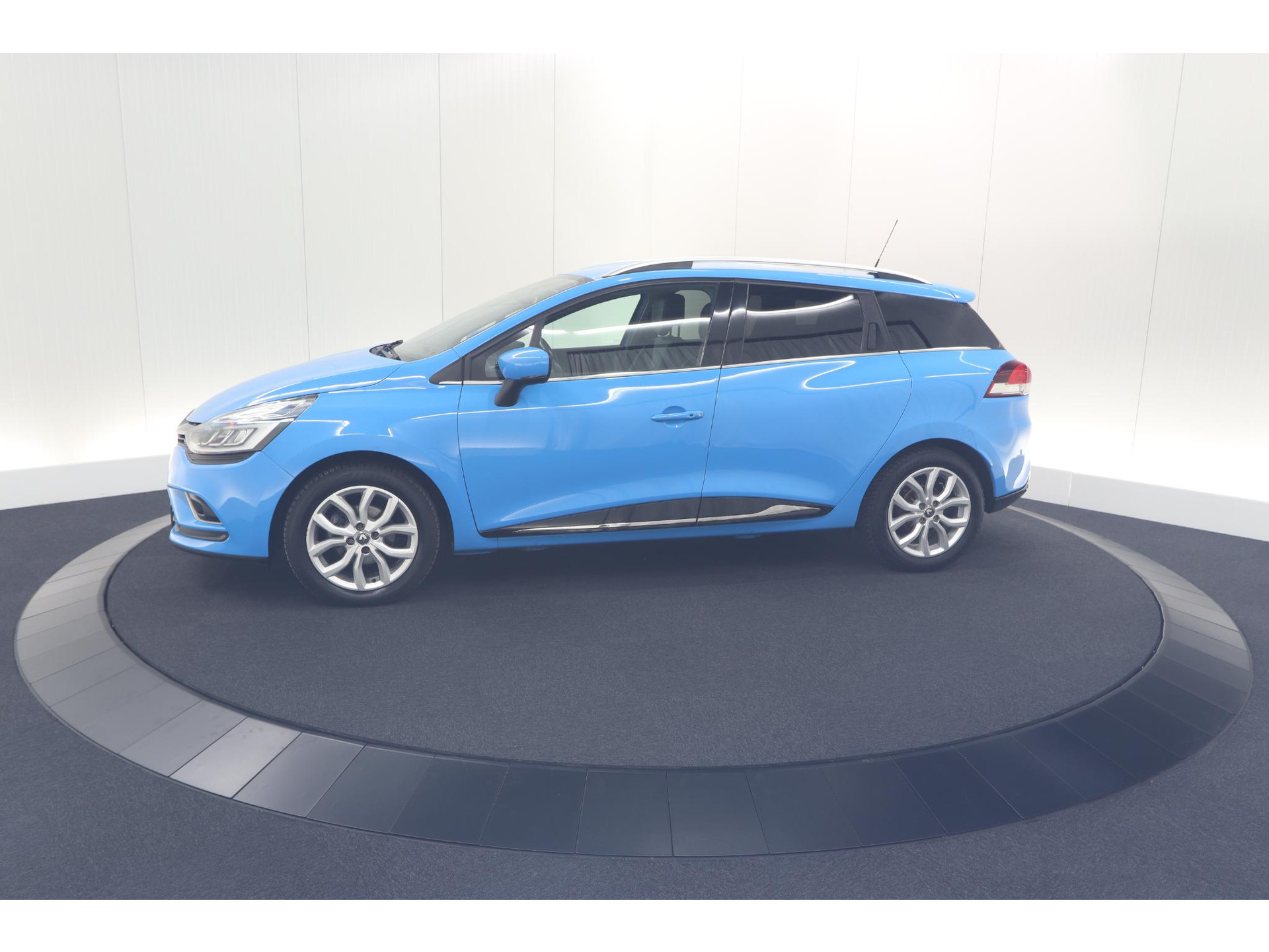 Renault Clio Estate TCe 90 Intens | Bleu De France | Parkeersensoren | Navigatie | Climate Control