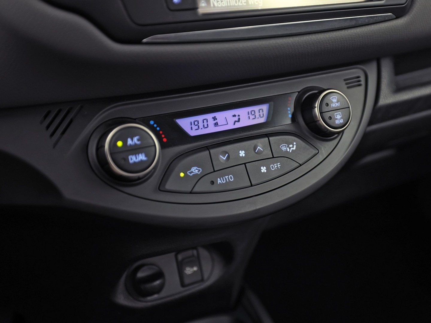 Toyota Yaris 1.5 Hybrid Sport Automaat (NAVIGATIE, CAMERA, CLIMATE, SPORTSTOELEN, CRUISE, ELEK PAKKET, NIEUWSTAAT)