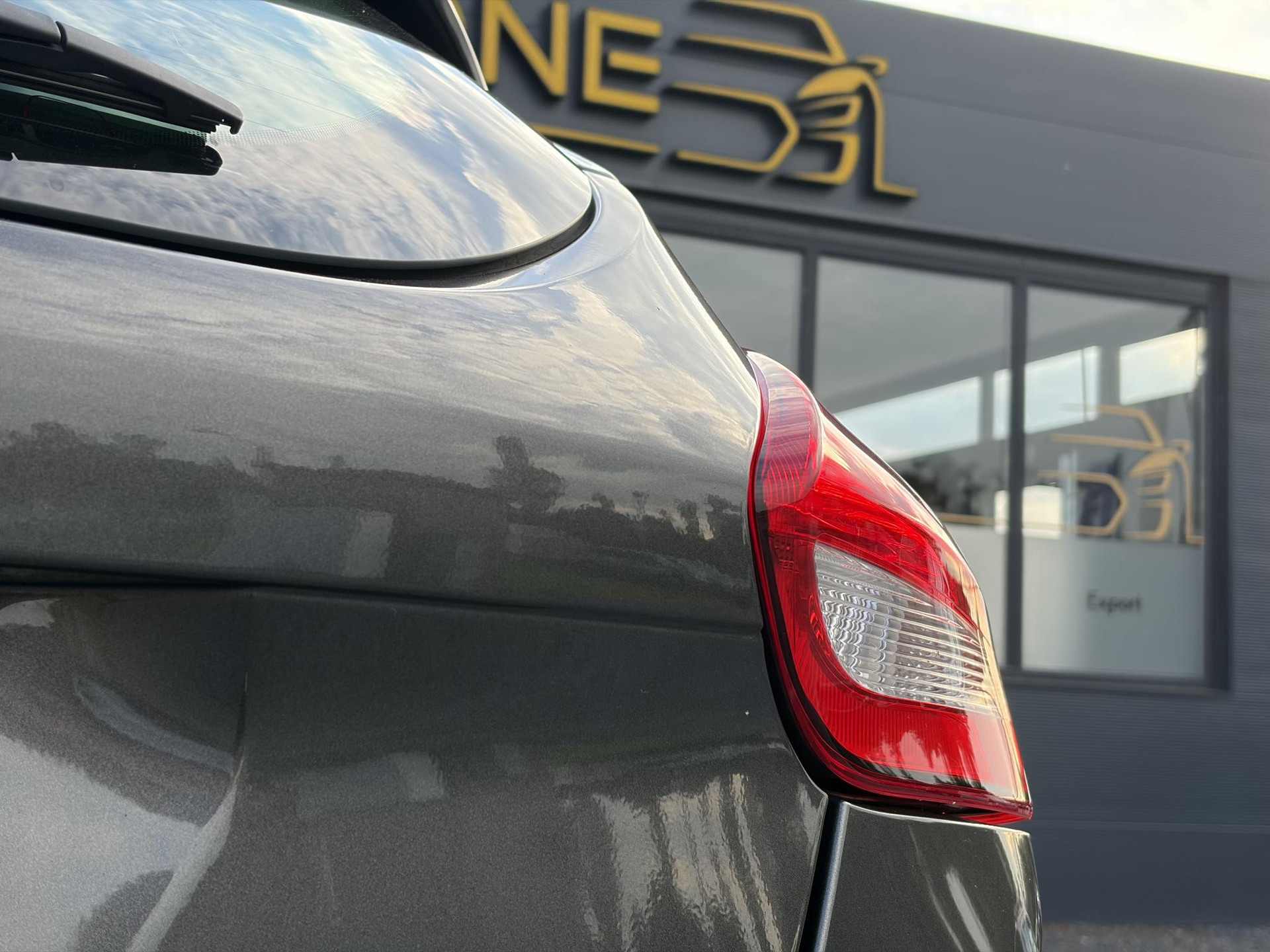 Ford Focus 1.0 Titanium   ✓125pk✓2e Eigenaar✓Navi✓Trekhaak✓6 Bak✓Clima✓Cruise✓Pdc V+A✓Net Beurt gehad✓17''Lm velgen✓N.A.P✓N.A.P✓Apk tot 09-2027