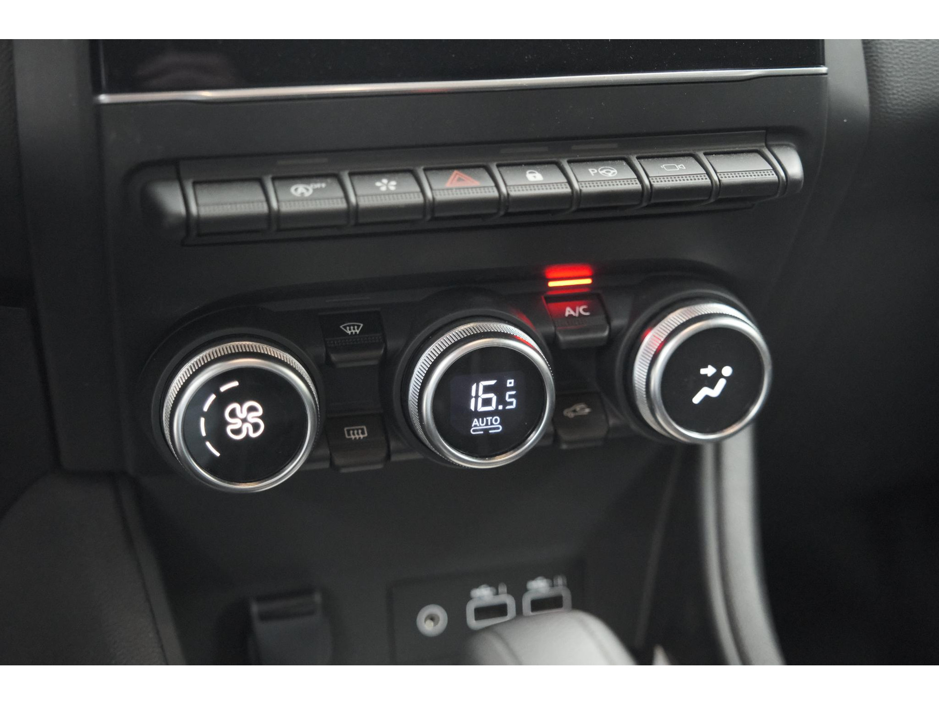 Renault Captur Mild Hybrid 140 EDC Techno | 360 Camera | 9.3 Inch Navigatie | Apple Carplay | 18 Inch Lichtmetalen Velgen