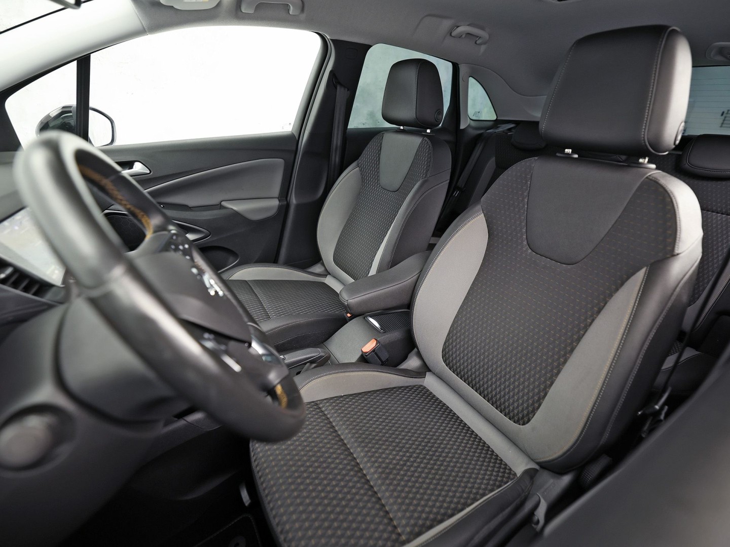 Opel Crossland X 1.2 Turbo Innovation Sport Automaat (APPLE CARPLAY, GROOT NAVI, CLIMATE, STUUR/STOELVERWARMING, SPORTSTOELEN, LEDER, GETINT GLAS, PARKEERSENSOREN, NIEUWSTAAT)