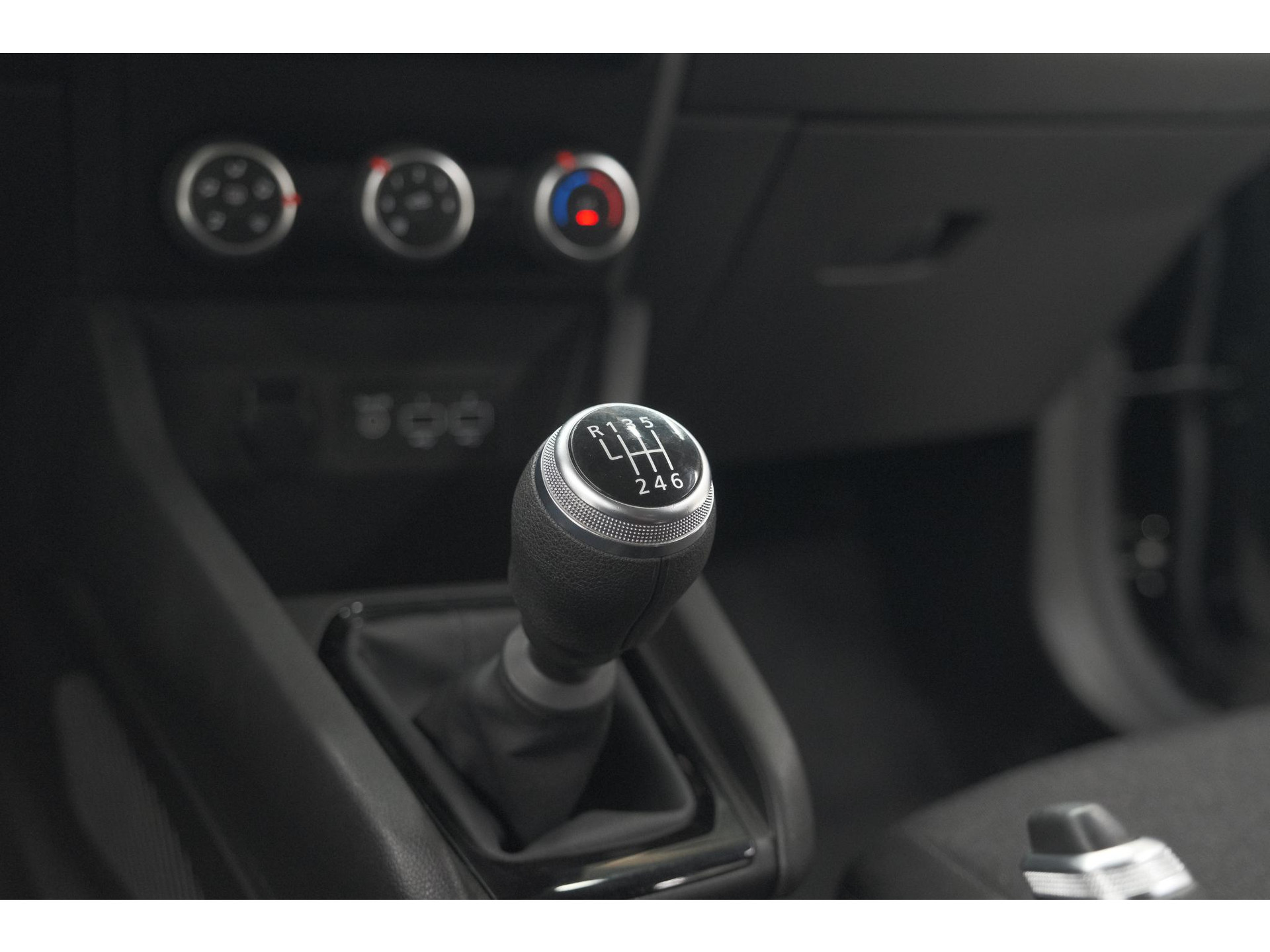 Renault Clio TCe 90 Equilibre | Parkeersensoren | Apple Carplay | Cruise Control