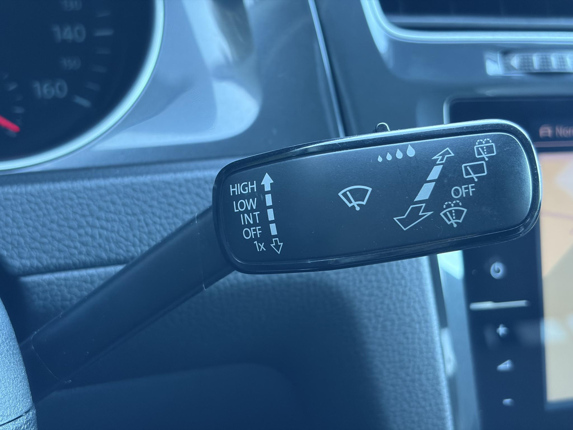 Volkswagen e-Golf e-Golf ✓SOH 88.57%✓Carplay✓Navi✓Leder✓Clima✓Cruise✓Pdc V+A✓LED✓16'' Lm velgen✓N.A.P✓Apk tot 02-2027