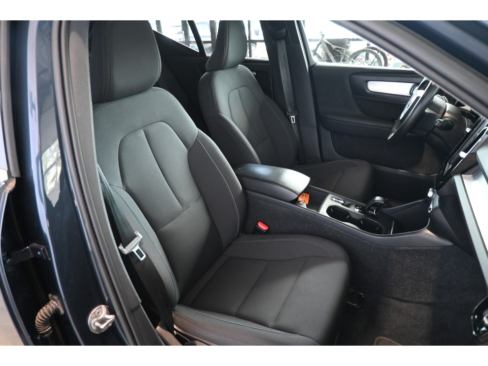 Volvo XC40 1.5 T5 Recharge Inscription Clima Cruise CarPlay Trekhaak PDC Lane Assist Camera 100% Onderhouden! Inruil Mogelijk!