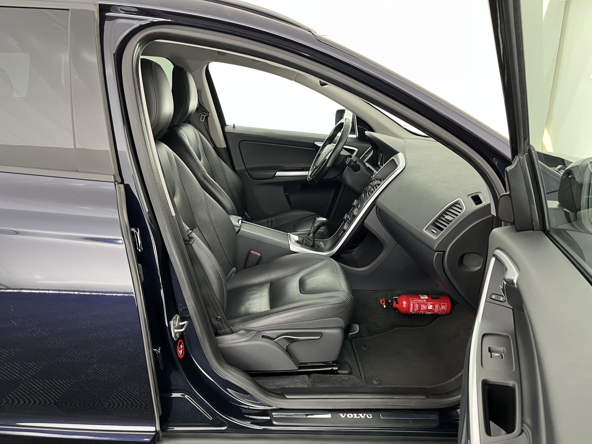 Volvo XC60 2.0 D3 FWD Momentum *LEATHER | NAVI-FULLMAP | COMFORTSEATS | ECC | PDC | CRUISE | PRIVACYGLASS | TOWBAR | 17''ALU*