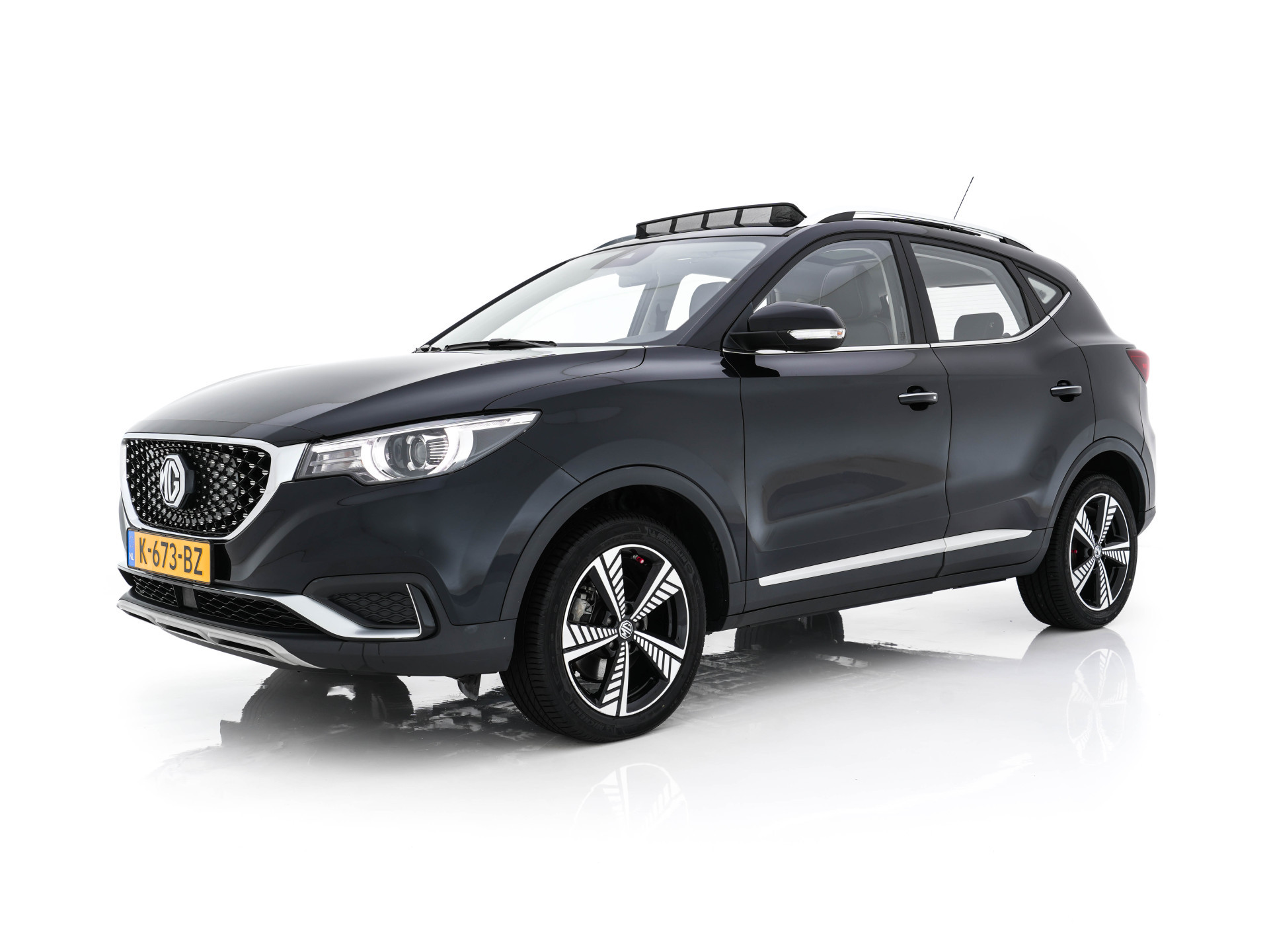 MG ZS EV Luxury 45 kWh (INCL-BTW) Aut. *PANO | LEATHER | CCS-FASTLOADER | KEYLESS | NAVI-FULLMAP | ADAPTIVE-CRUISE | CAMERA | HEATED-SPORTSEATS | CARPLAY | BLINDSPOT | DAB | LANE-ASSIST | 17''ALU*