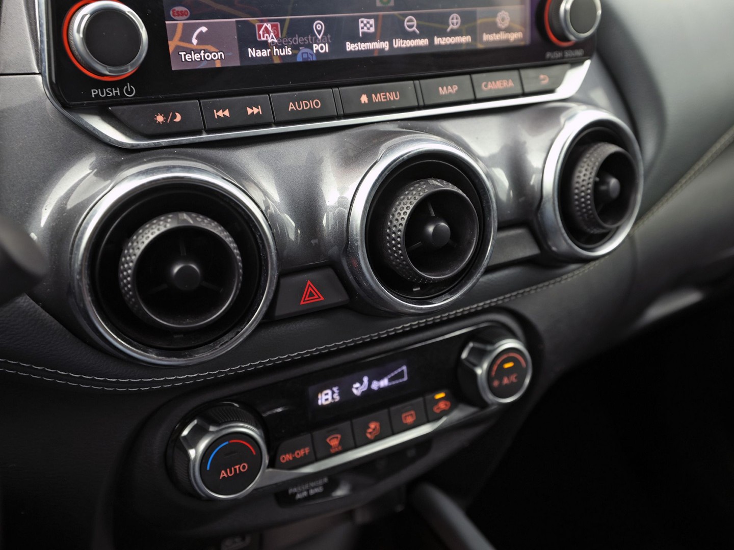 Nissan Juke 1.0 DIG-T N-Connecta (APPLE CARPLAY, GROOT NAVI, CLIMATE, CAMERA, SPORTSTOELEN, GETINT GLAS, KEYLESS START, CRUISE, NIEUWSTAAT)