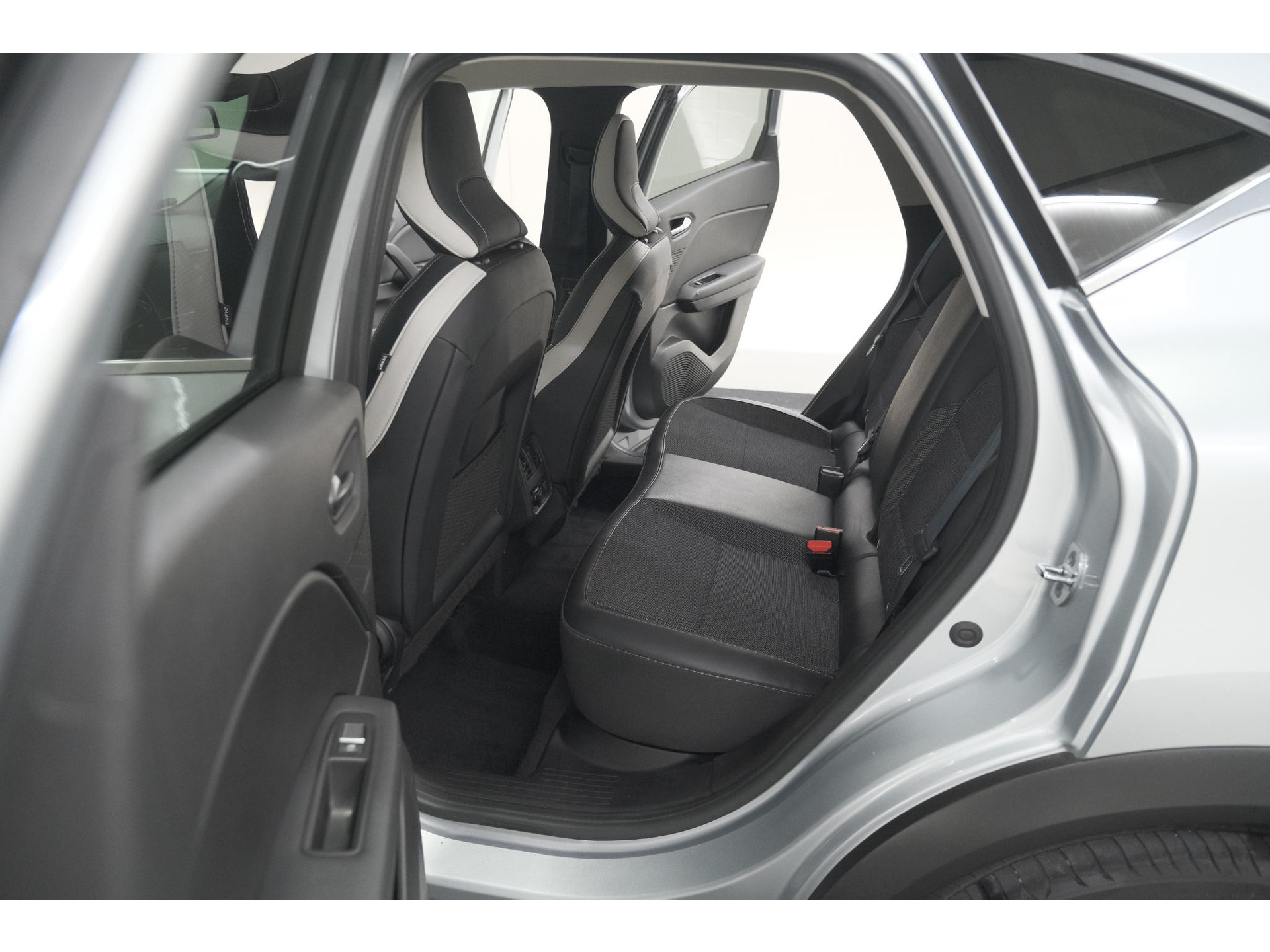 Renault Captur 1.6 E-Tech full hybrid 145 techno | Camera | Parkeersensoren | Climate control | Keyless