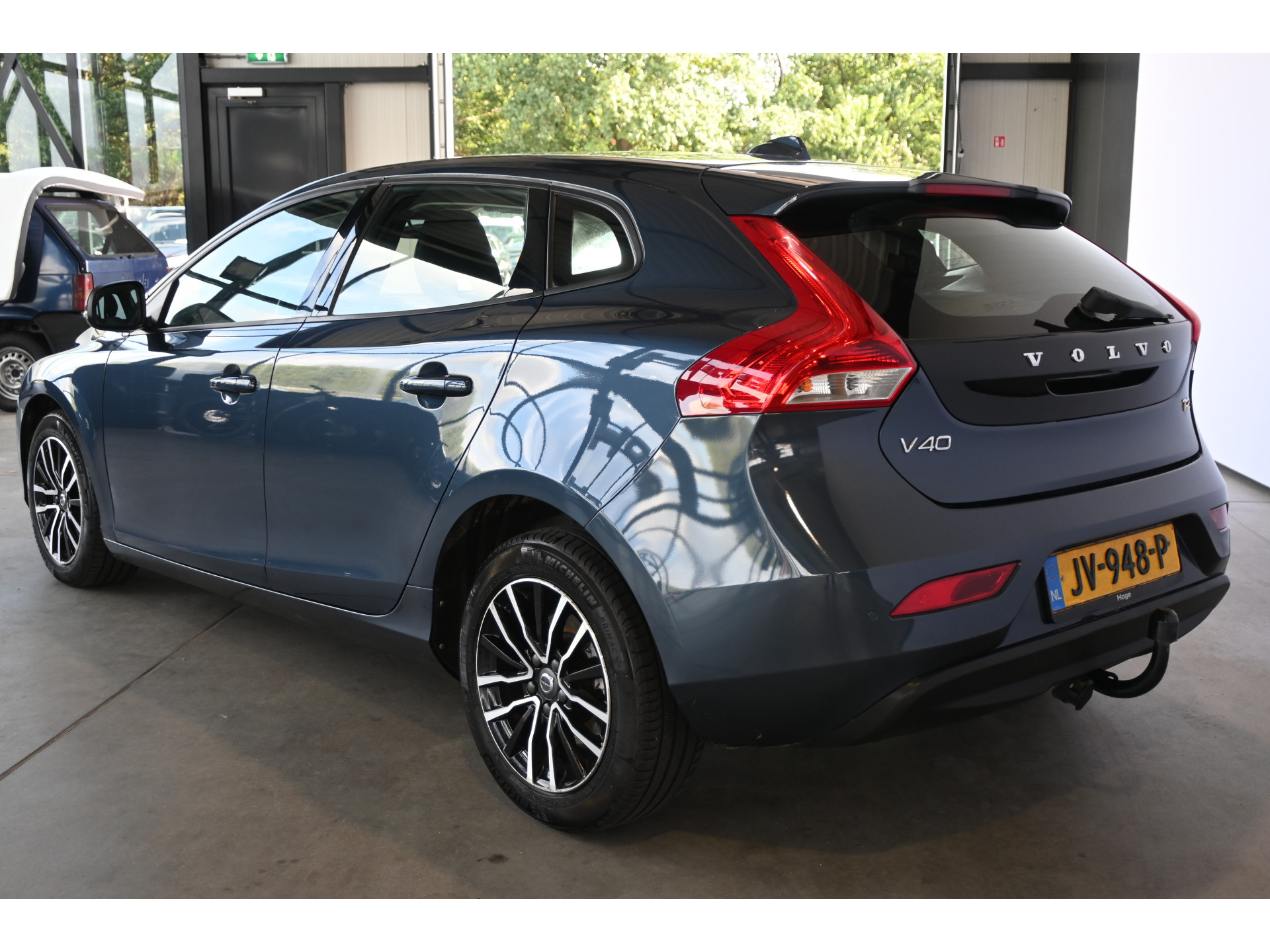 Volvo V40 2.0 T2 Momentum Nap Clima Cruise control Trekhaak Navigatie Stoelverwarming Goed onderhouden! Inruil Mogelijk!