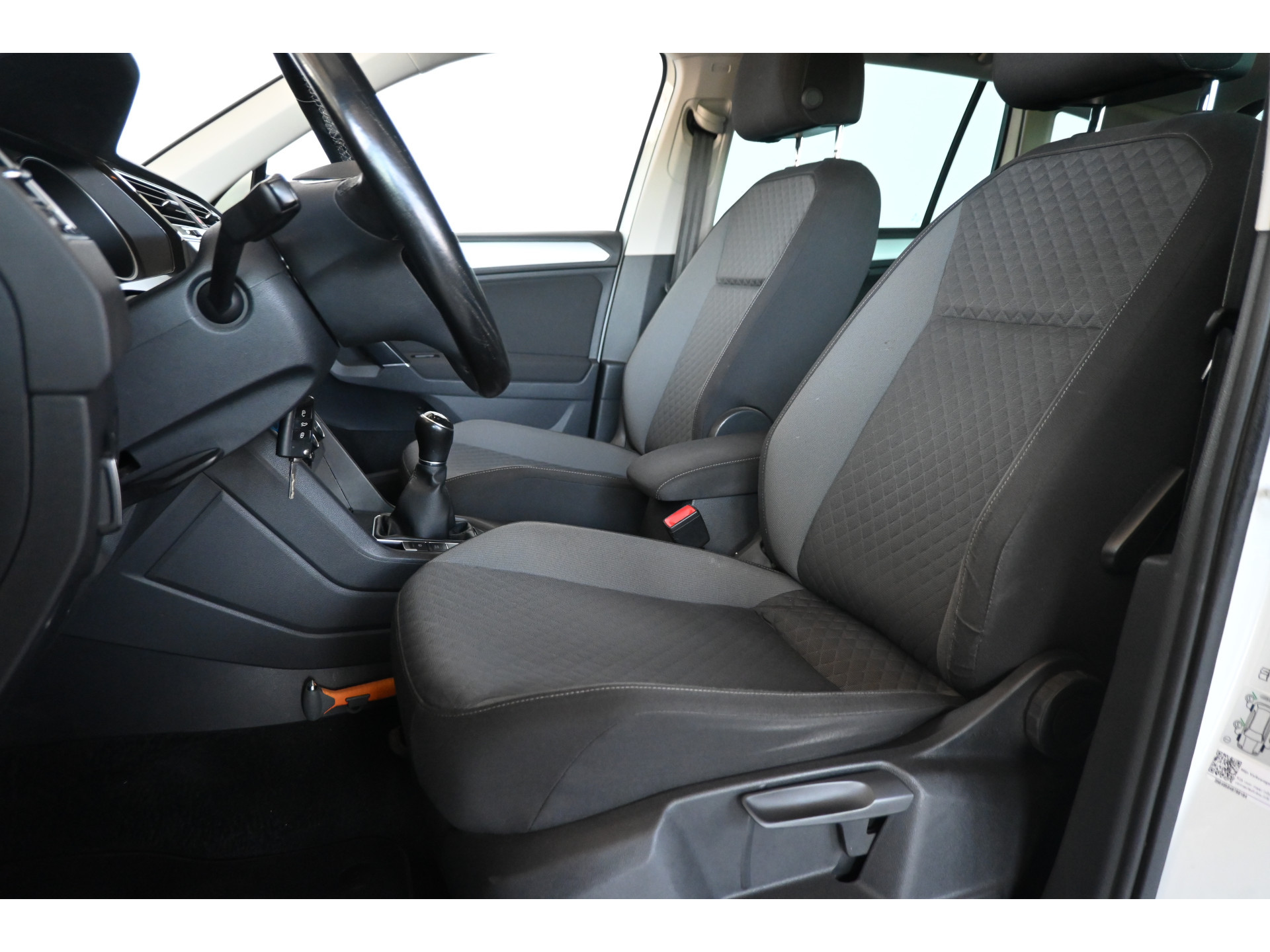 Volkswagen Tiguan 1.4 TSI Highline R-Line Clima Navigatie Carplay 1e Eigenaar Trekhaak Rijklaarprijs! Inruil Mogelijk!