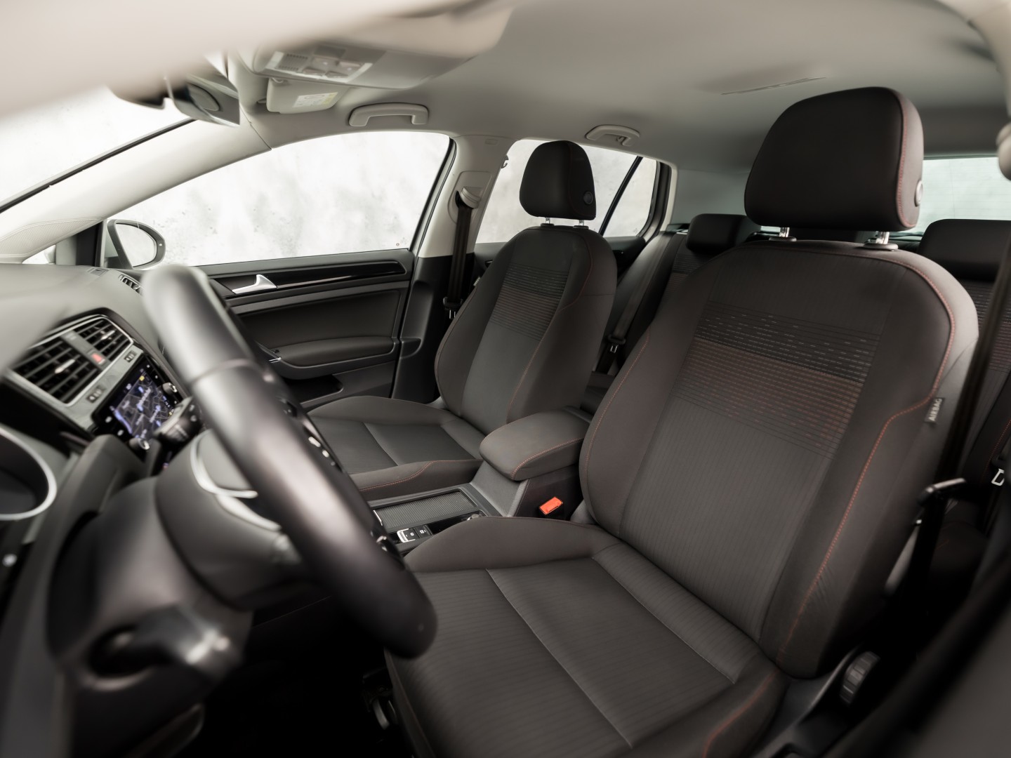 Volkswagen Golf 1.5 TSI 131PK Sportline (APPLE CARPLAY, GROOT NAVI, 4 CILINDER, CLIMATE, LED KOPLAMPEN, STOELVERWARMING, SPORTSTOELEN, GETINT GLAS, LM VELGEN, ADAPTIVE CRUISE, PARKEERSENSOREN, NIEUWSTAAT)