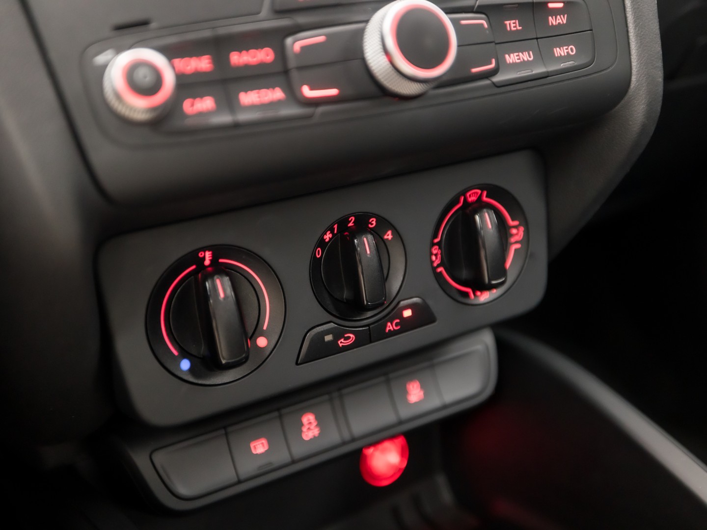 Audi A1 Sportback 1.2 TFSI S-Line Sport (NAVIGATIE, 5 DEURS, PARKEERSENSOREN, CRUISE, SPORTSTOELEN, LED ACHTERLICHTEN, BLUETOOTH, NIEUWE APK, NIEUWSTAAT)